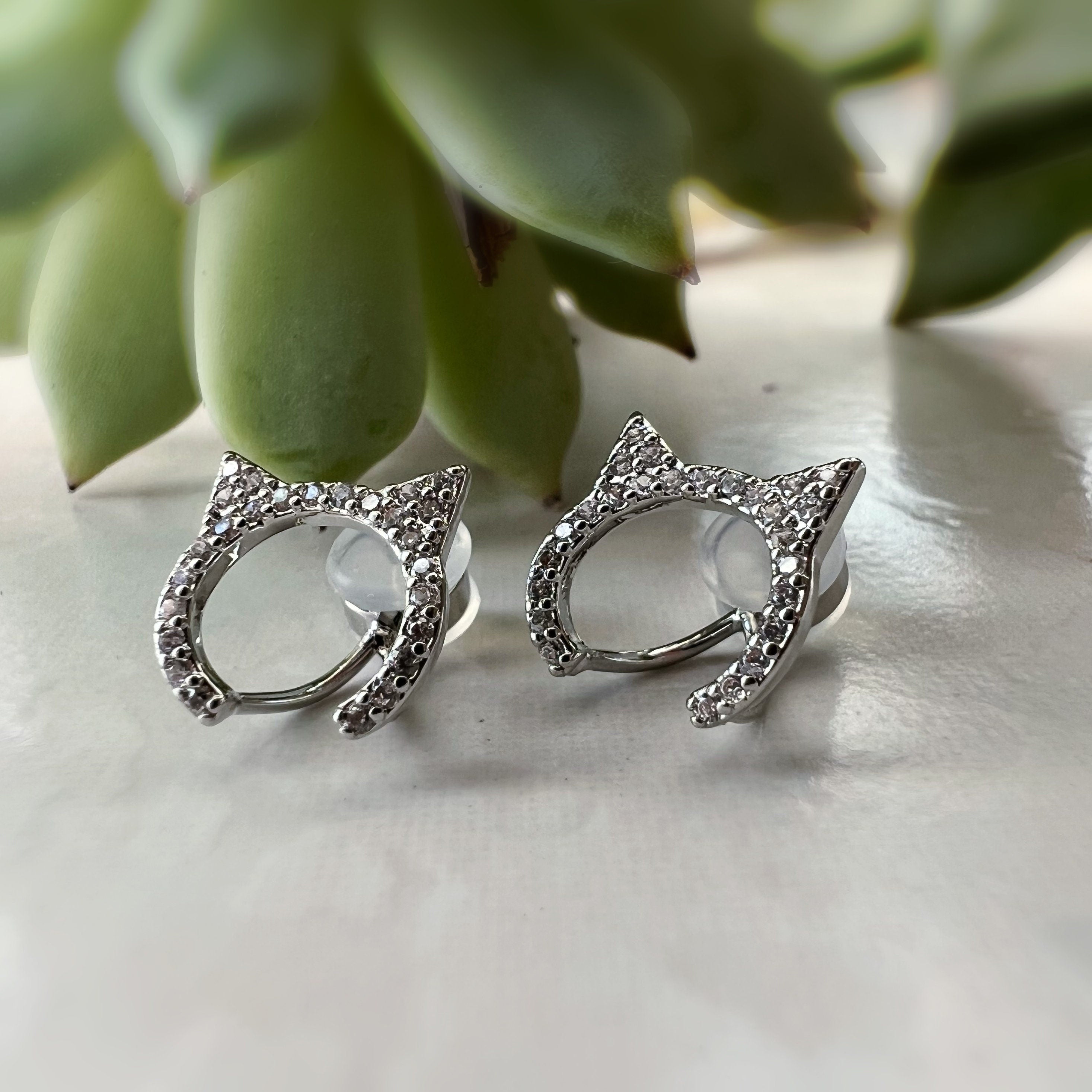 SANS DOULEUR ! Boucles d'oreilles CLIPS U Chat zircon argent. Clips d'oreilles confortable Boucles Délicates