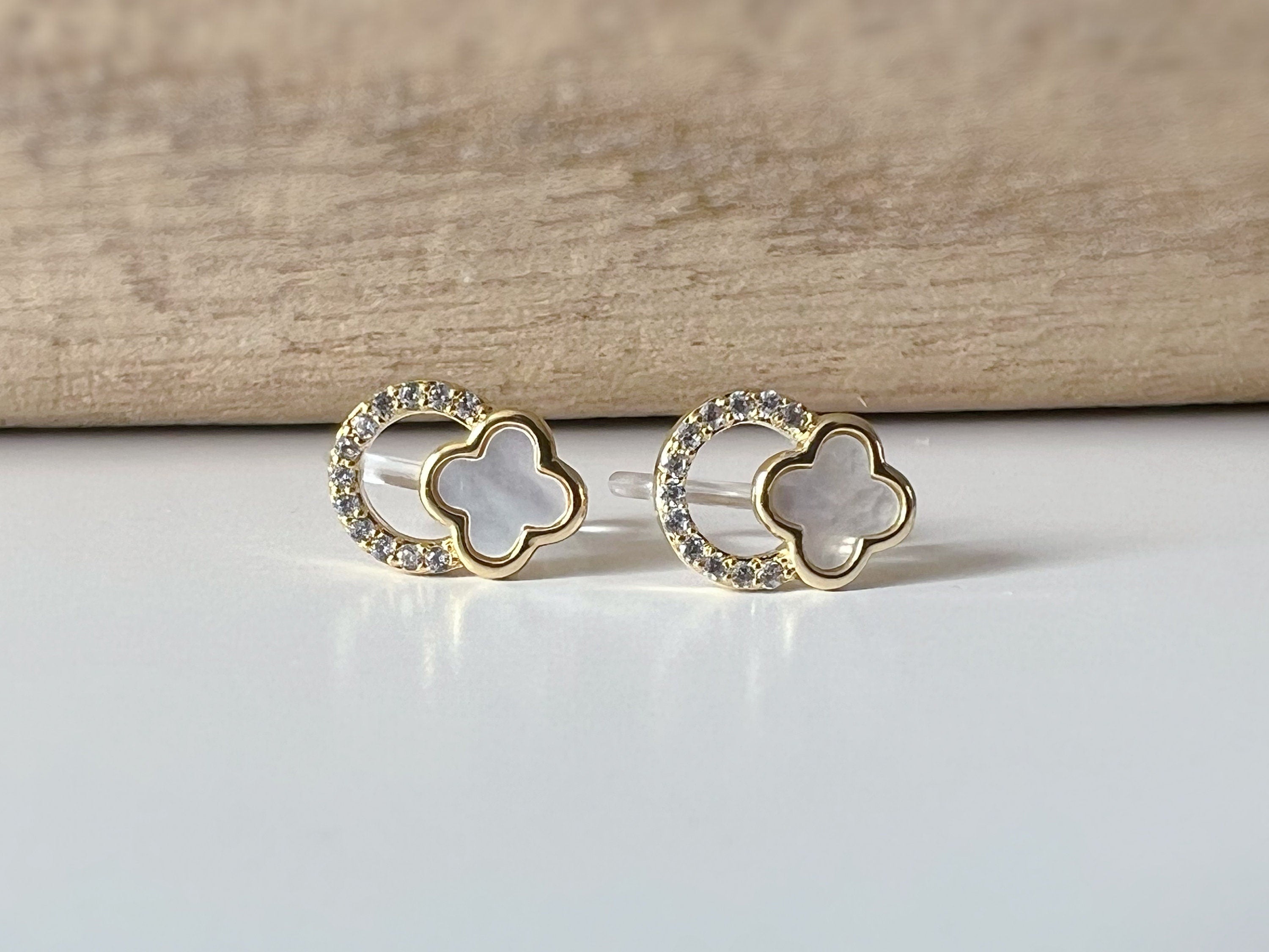 Mini invisible ear CLIPS Circle zircon small 4-leaf clover white mother-of-pearl gold lucky charm Delicate minimalist earrings