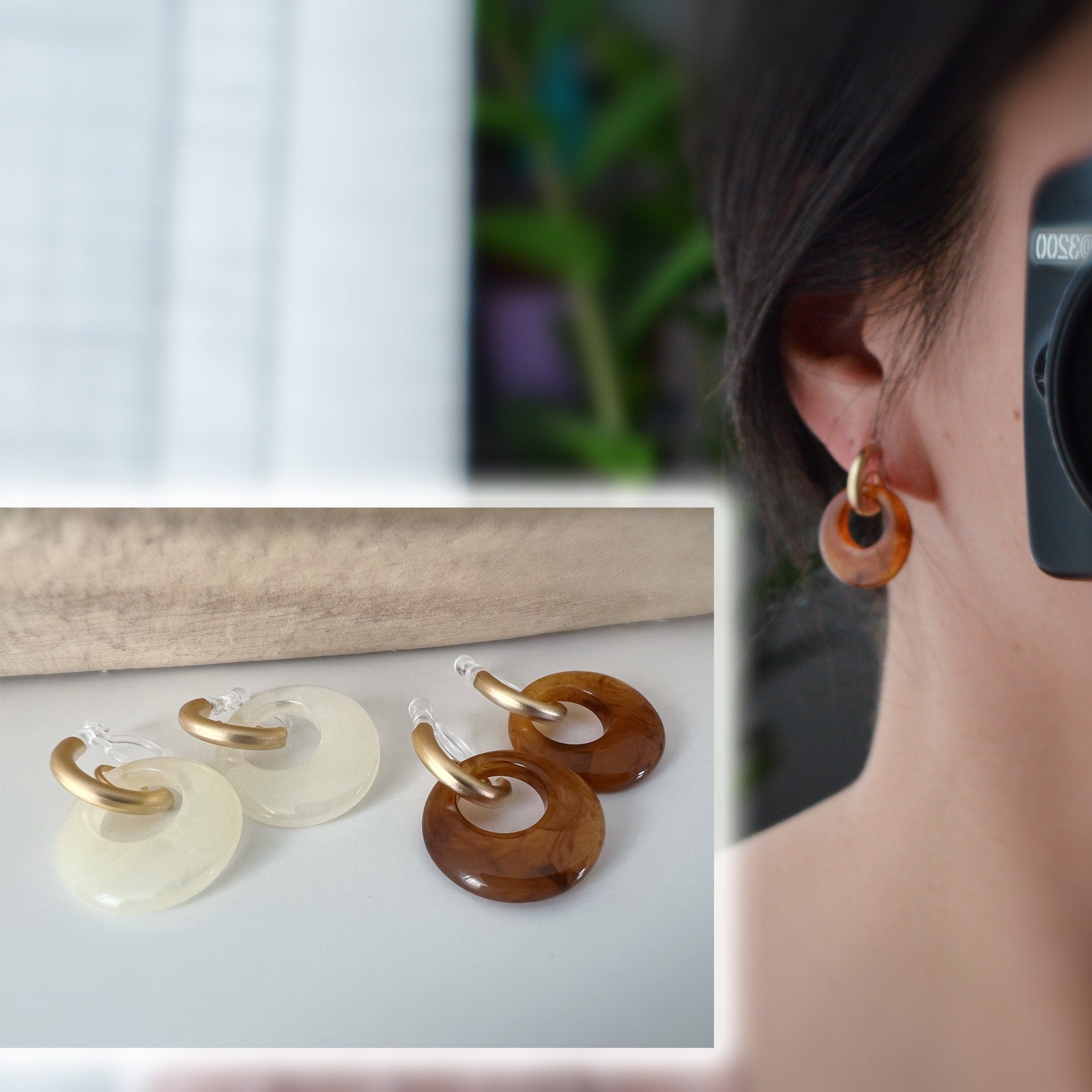 Boucles d'oreilles Acétate CLIPS Invisible. Demi cercle Or Mat. Grand cercle Acétate Couleur Blanc / Marron.