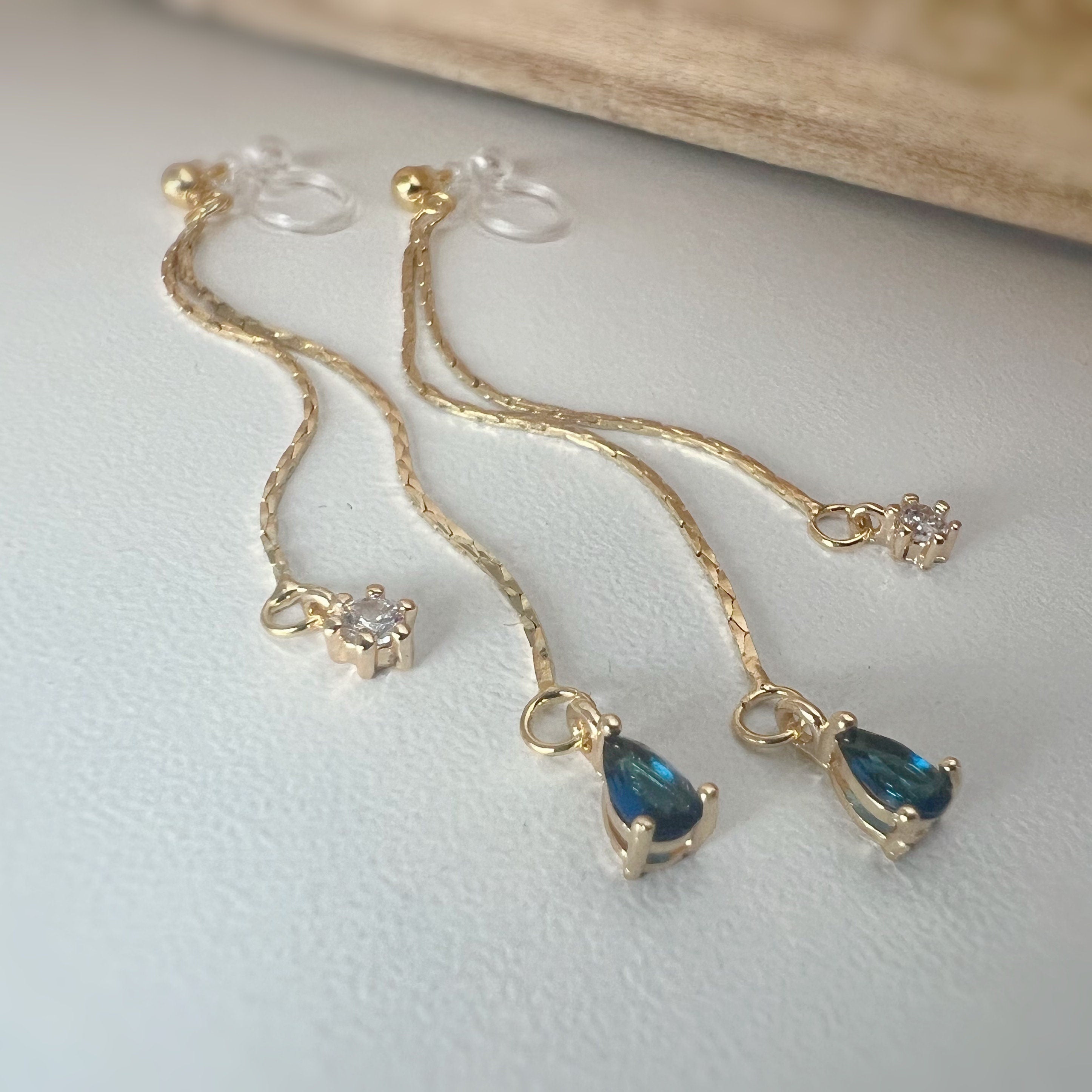 Longues Boucles d'oreilles CLIPS INVISIBLES pendantes double chaînes serpent or mini Zircon, Goutte d'eau bleu marine. Prêt à offrir