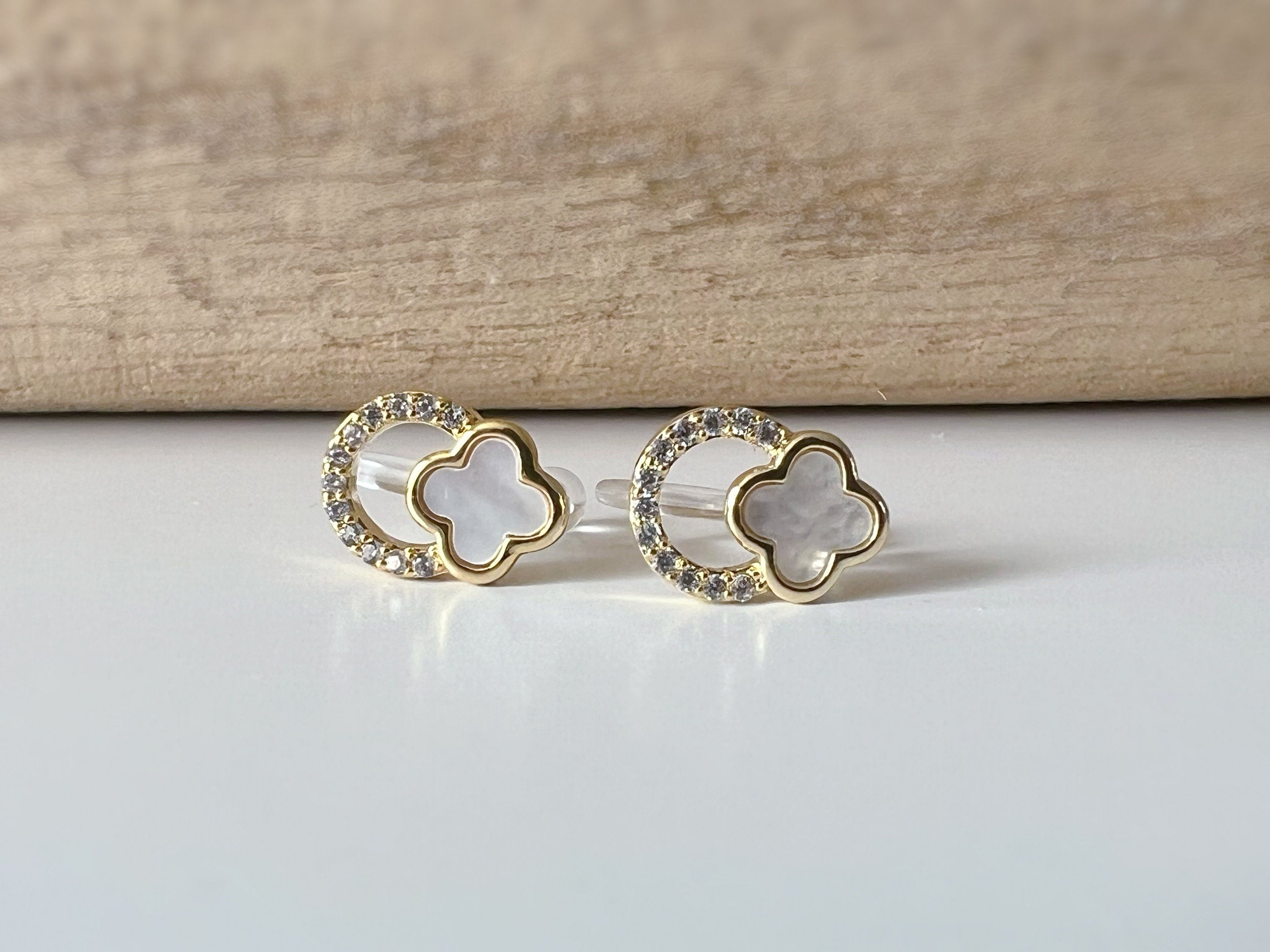 Mini invisible ear CLIPS Circle zircon small 4-leaf clover white mother-of-pearl gold lucky charm Delicate minimalist earrings