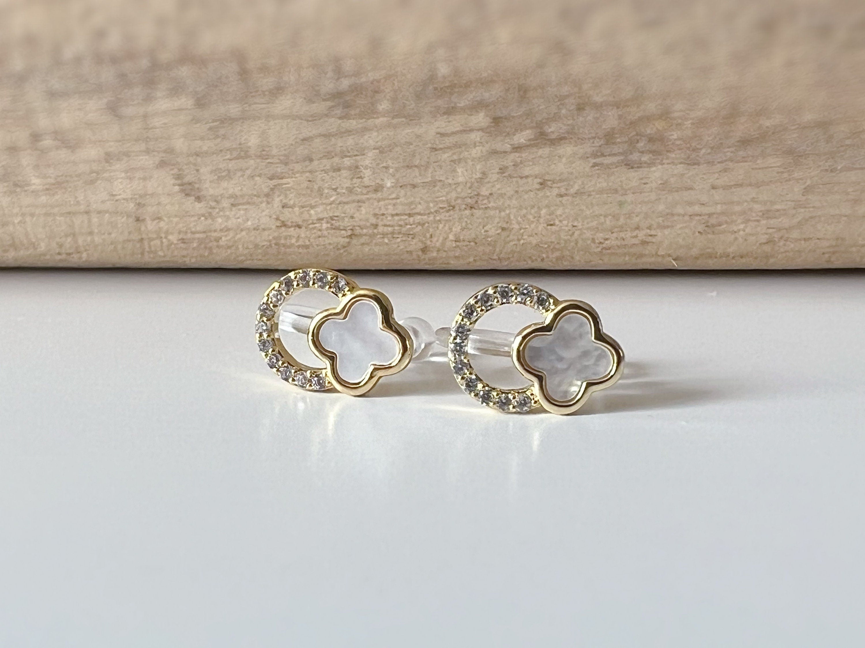 Mini invisible ear CLIPS Circle zircon small 4-leaf clover white mother-of-pearl gold lucky charm Delicate minimalist earrings