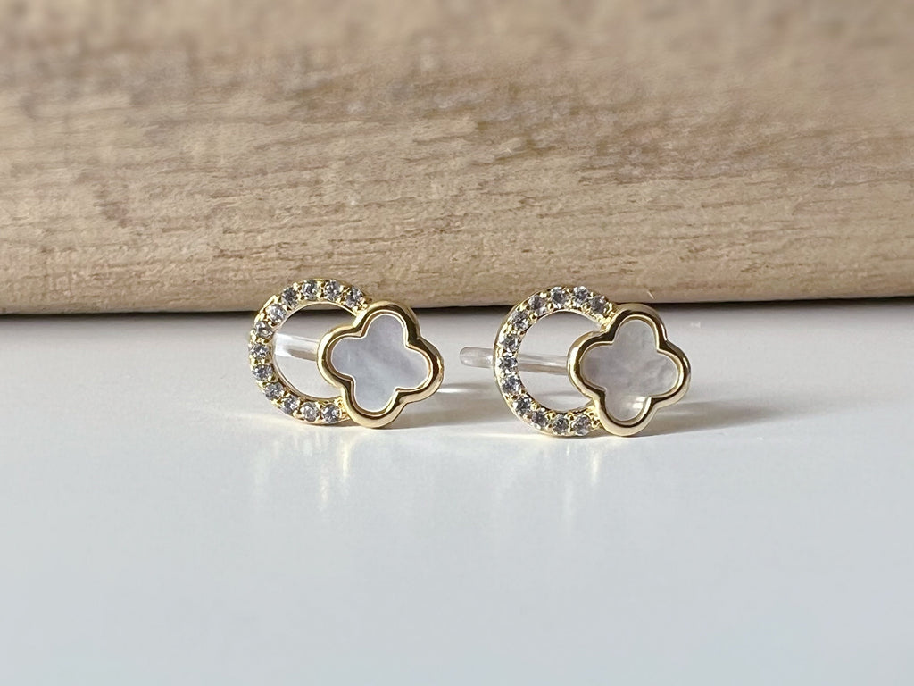 Mini invisible ear CLIPS Circle zircon small 4-leaf clover white mother-of-pearl gold lucky charm Delicate minimalist earrings
