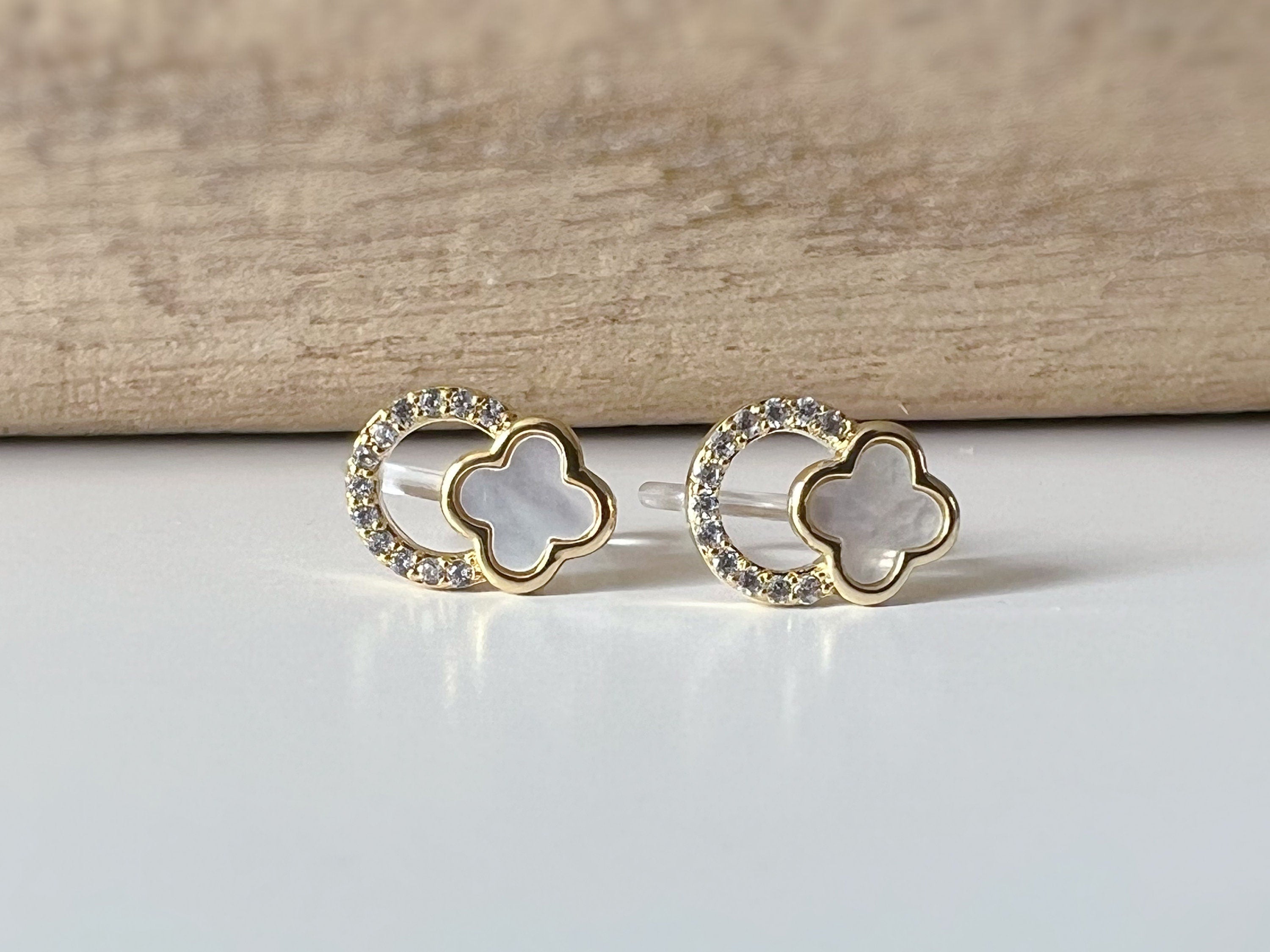 Mini invisible ear CLIPS Circle zircon small 4-leaf clover white mother-of-pearl gold lucky charm Delicate minimalist earrings