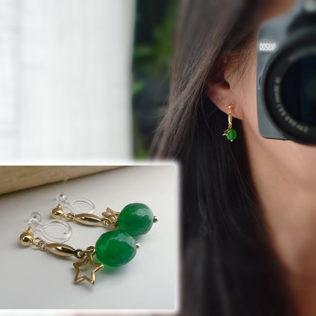 Noël, Boucles d'oreilles CLIPS INVISIBLES pendantes Or, Perle facettes Rouge /Verte petite Etoile creuses. Cadeau Noël prêt à offrir