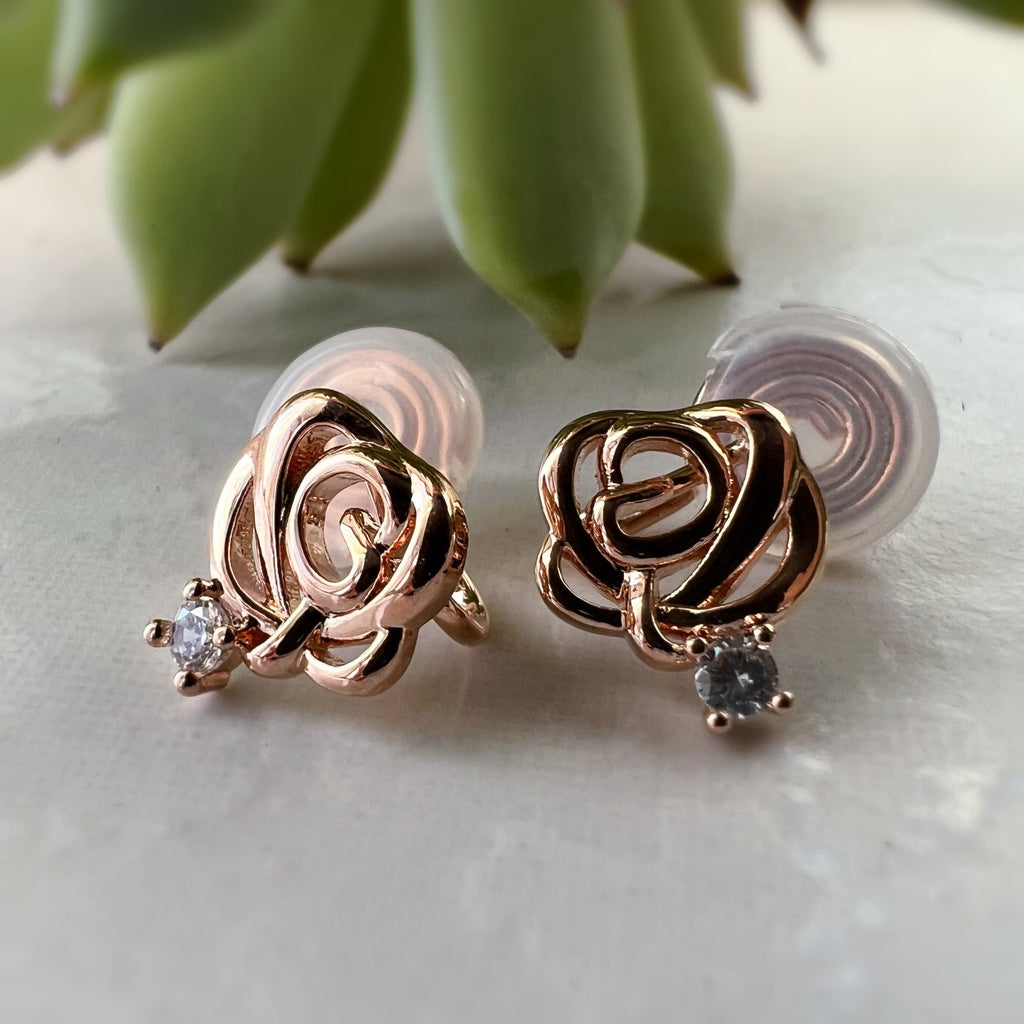 SANS DOULEUR ! Boucles d'oreilles CLIPS U spirale petite Fleur Rose Mini Pierres Zircon couleur Or rose. Clips confortable prêt à offrir