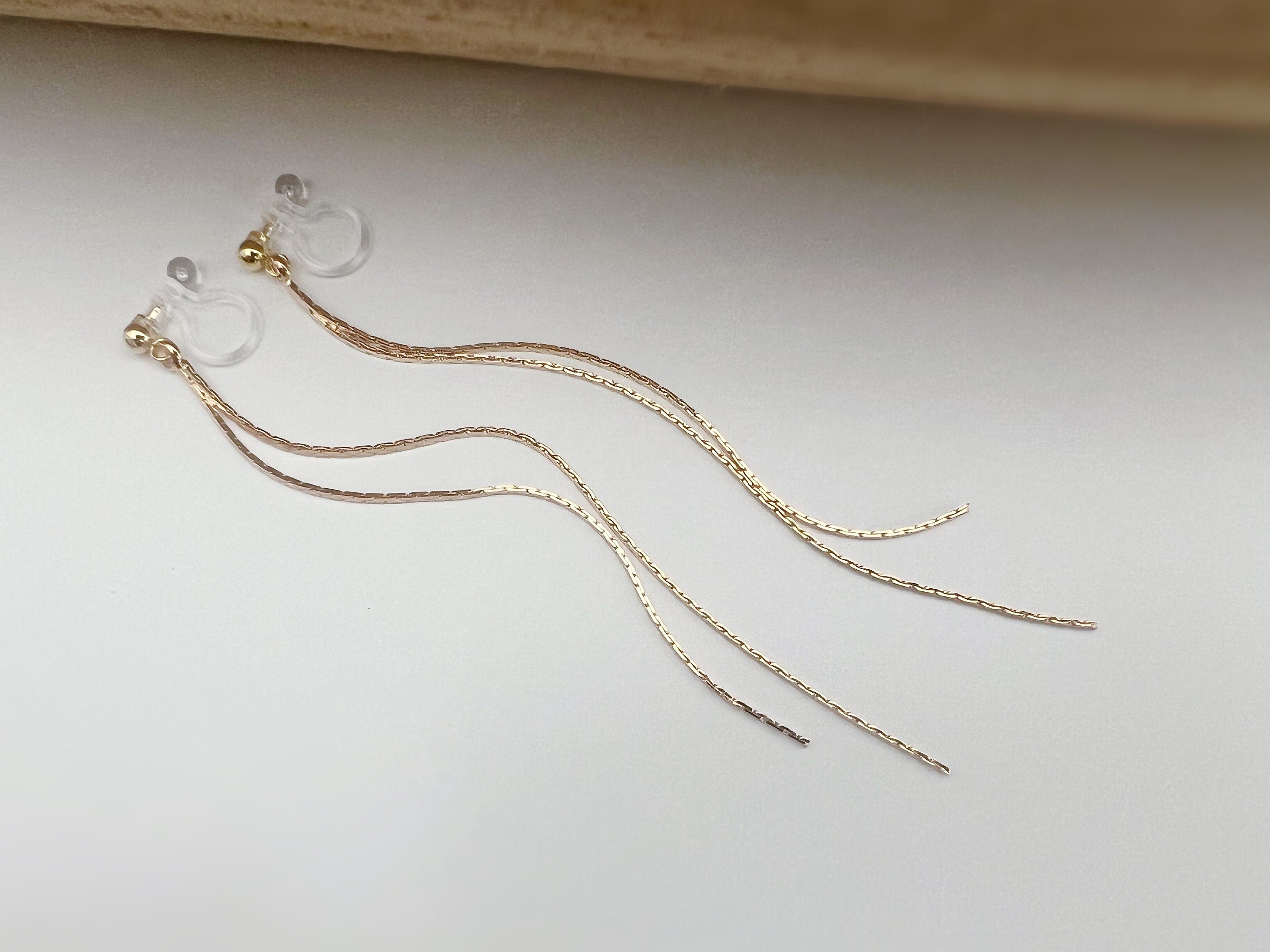 Longue Clips d'oreilles invisibles. Double chaîne or tassel. Boucles d'oreilles clips confortable pour oreilles non percées. Prêt à offrir.