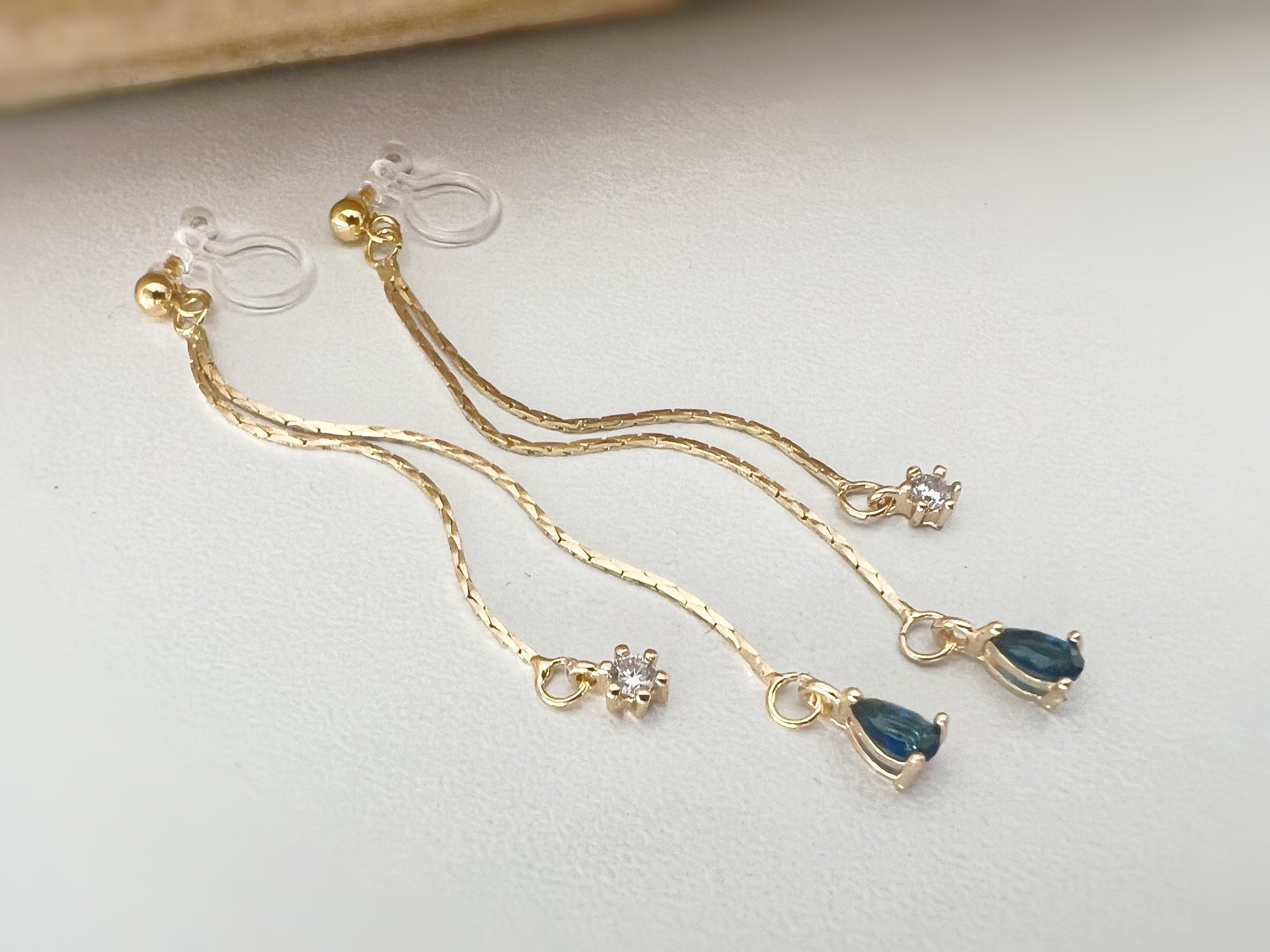Longues Boucles d'oreilles CLIPS INVISIBLES pendantes double chaînes serpent or mini Zircon, Goutte d'eau bleu marine. Prêt à offrir