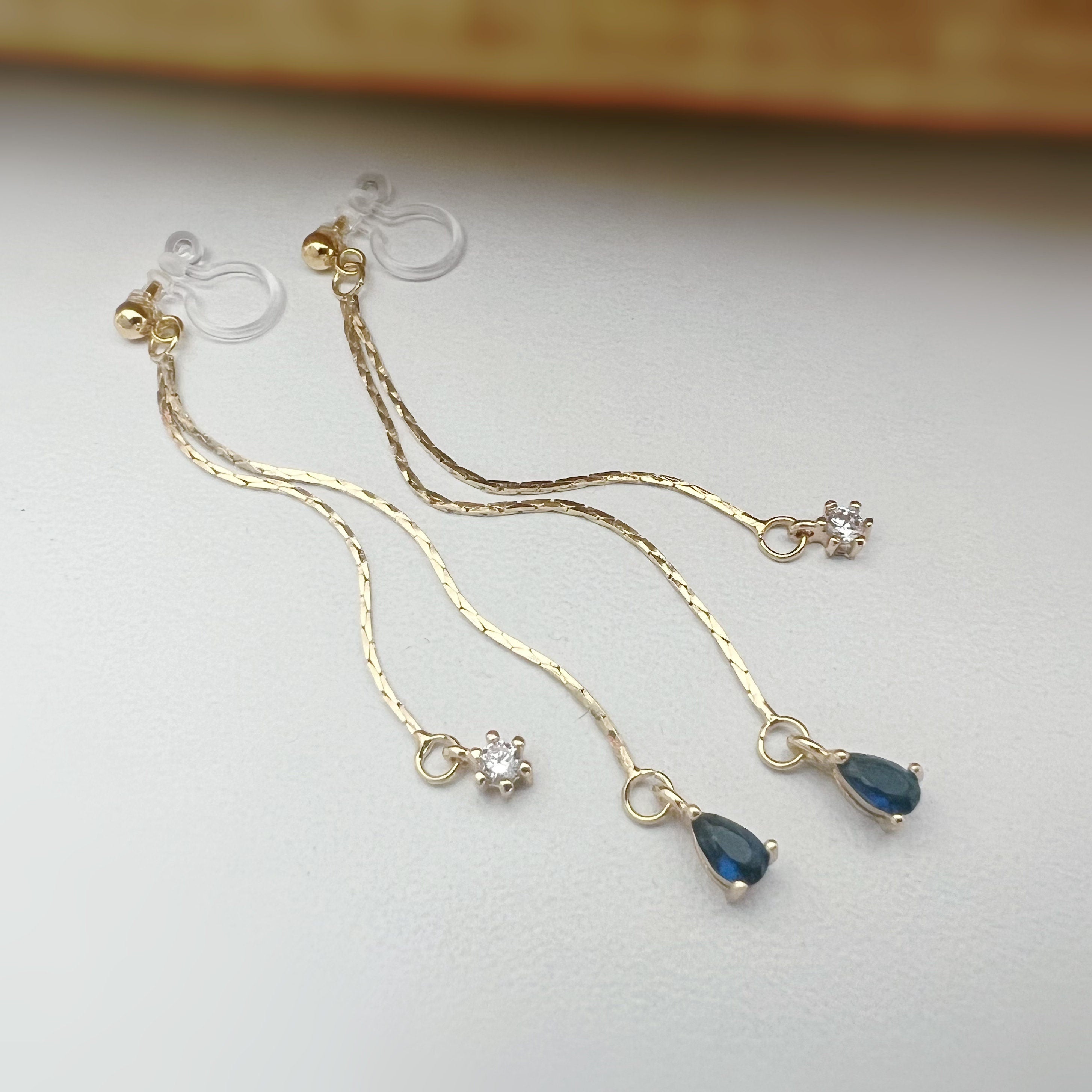 Longues Boucles d'oreilles CLIPS INVISIBLES pendantes double chaînes serpent or mini Zircon, Goutte d'eau bleu marine. Prêt à offrir