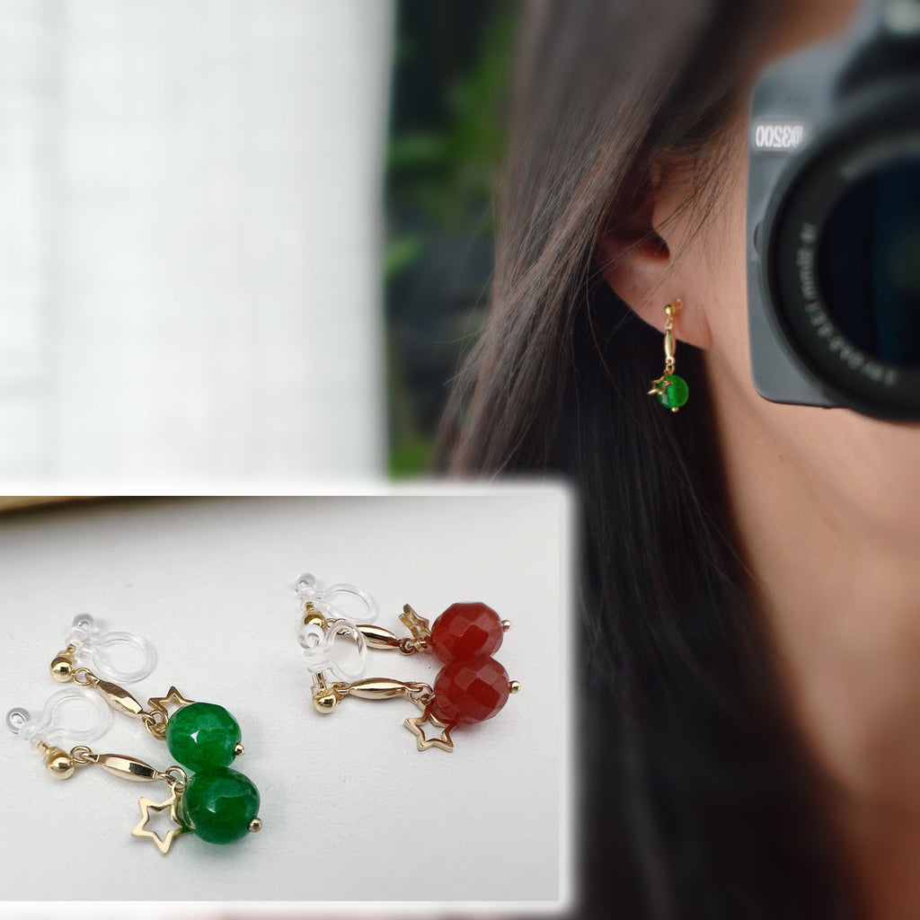 Noël, Boucles d'oreilles CLIPS INVISIBLES pendantes Or, Perle facettes Rouge /Verte petite Etoile creuses. Cadeau Noël prêt à offrir