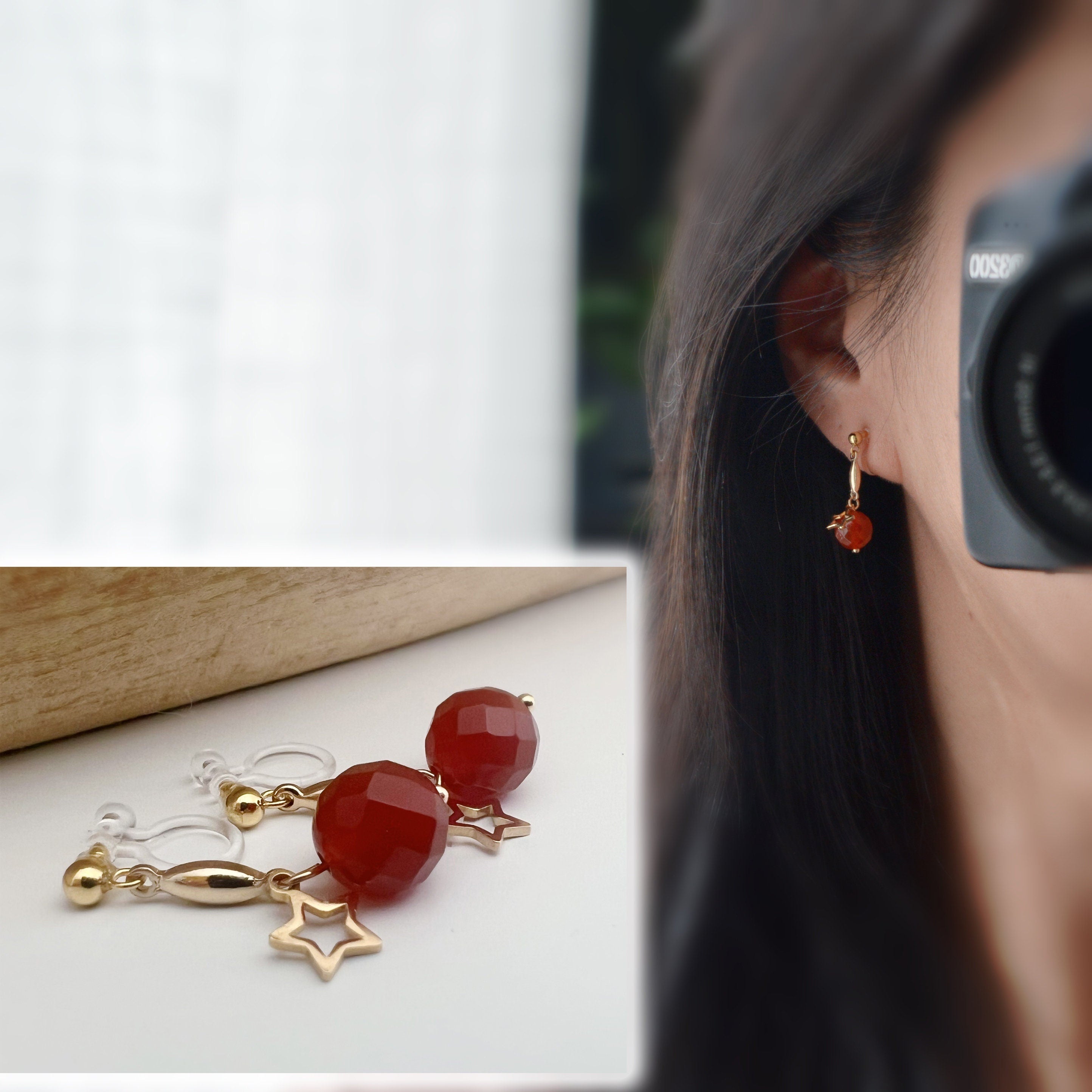 Noël, Boucles d'oreilles CLIPS INVISIBLES pendantes Or, Perle facettes Rouge /Verte petite Etoile creuses. Cadeau Noël prêt à offrir