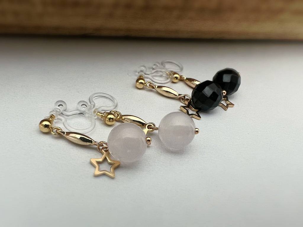 Boucles d'oreilles CLIPS INVISIBLES pendantes Or, Perle agate blanche / Perle facette noire, Petite Etoile creuse Cadeau prêt à offrir