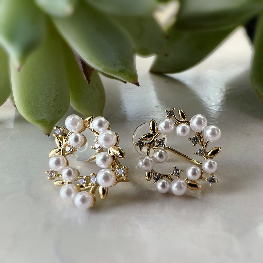 SANS DOULEUR ! Boucles d'oreilles CLIPS U Cercle branche d'olivier Mini Pierres Zircon Perle blanche Rond plaqué d'Or. Confortable.