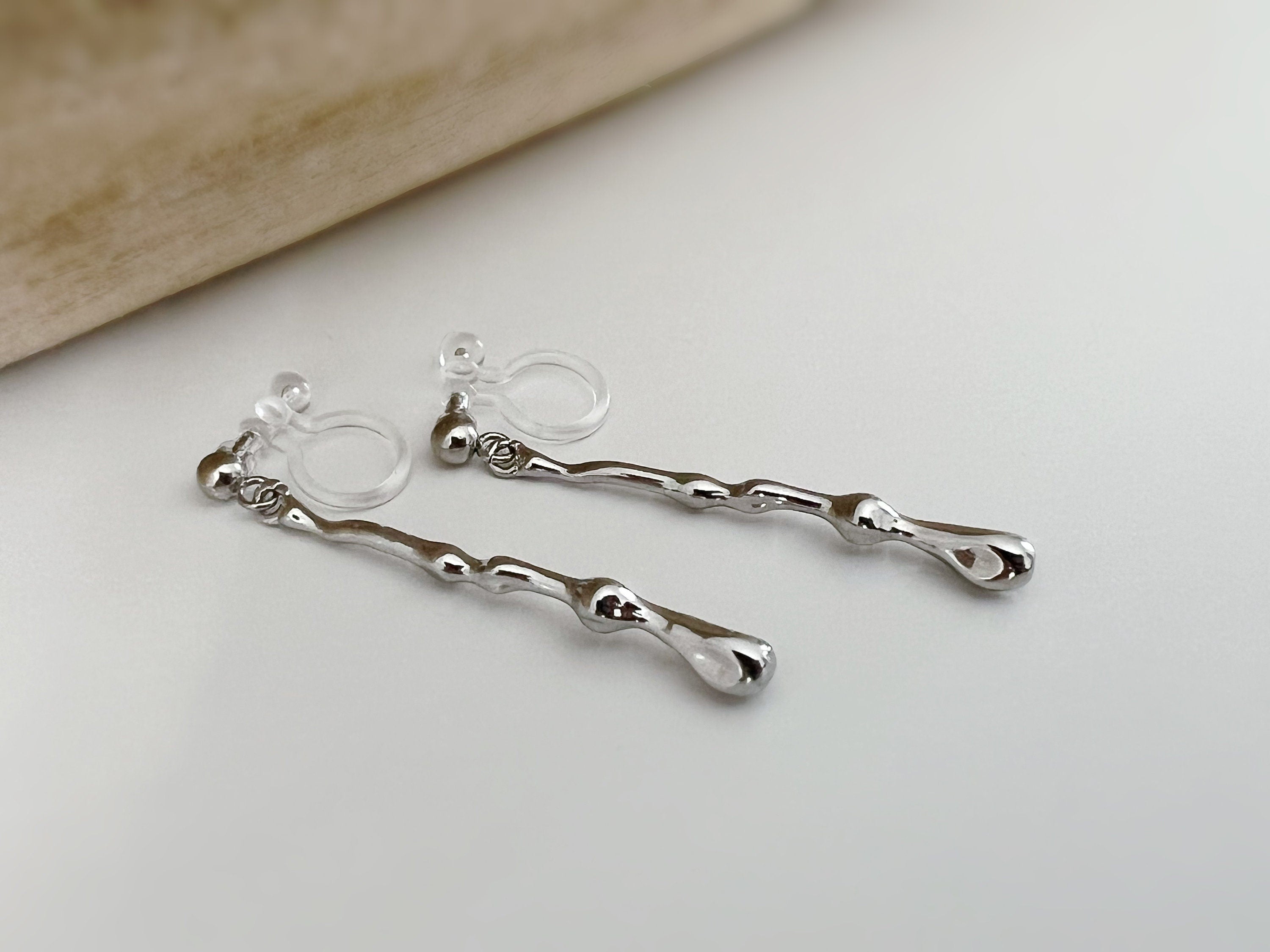 Clips d'oreilles longue Barre couleur Argent / Or. Boucles d'oreilles Clips Invisibles Moderne
