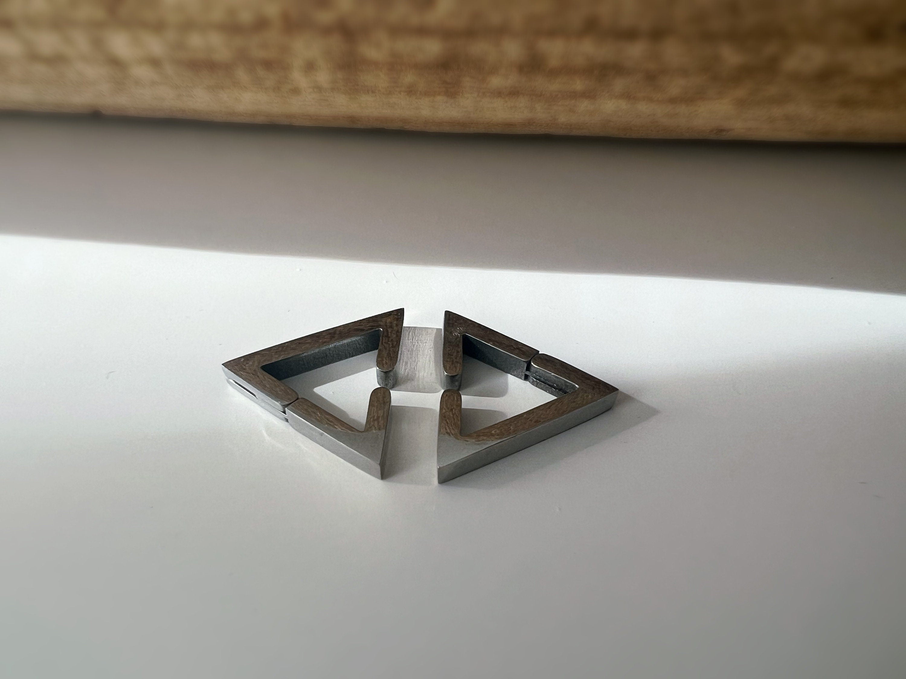 Boucles d'oreilles Rock CLIPS CLAMP anneaux Triangle Argent / Or/ Noir/ Bleu Clips pour Oreilles Non Percées Bijoux quotidiens hommes femmes