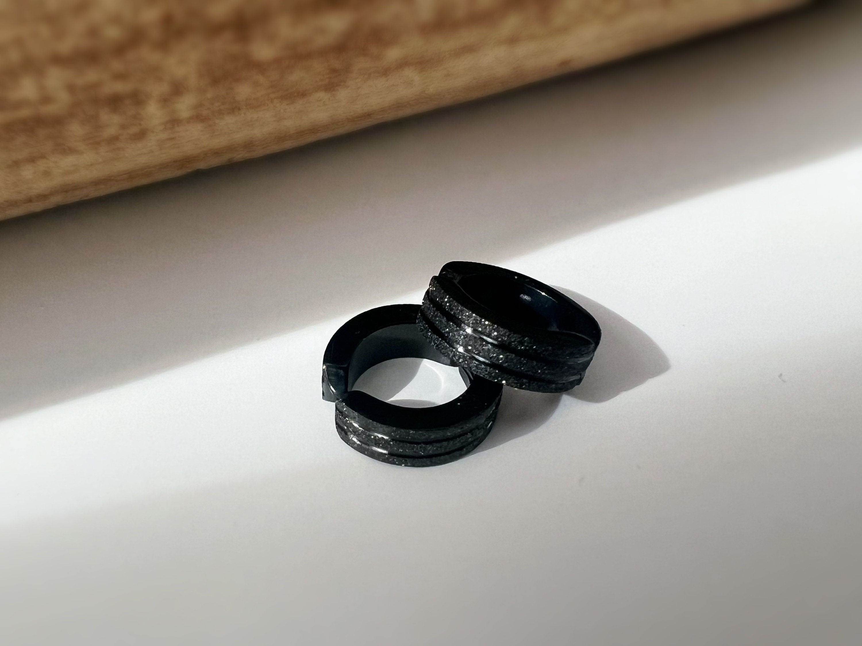 Rock CLIPS CLAMP earrings frosted silver / frosted black rings. Unpierced Ears. Daily Jewelry Men Women