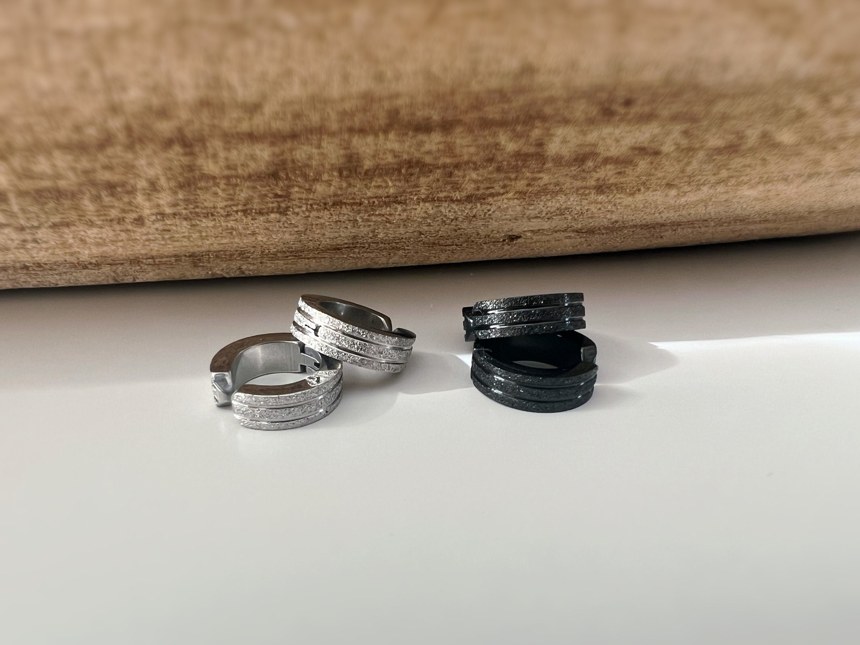 Rock CLIPS CLAMP earrings frosted silver / frosted black rings. Unpierced Ears. Daily Jewelry Men Women