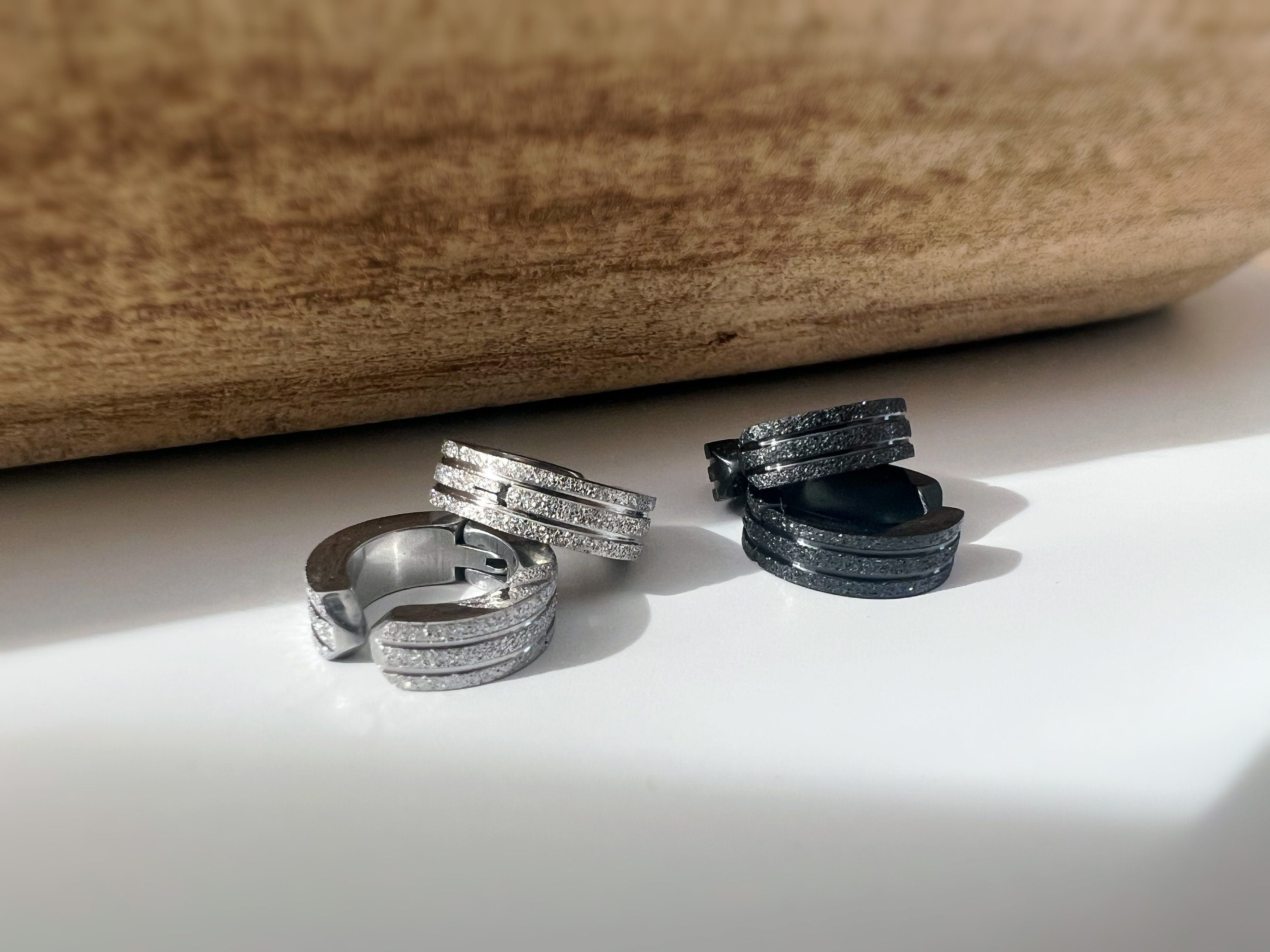 Rock CLIPS CLAMP earrings frosted silver / frosted black rings. Unpierced Ears. Daily Jewelry Men Women