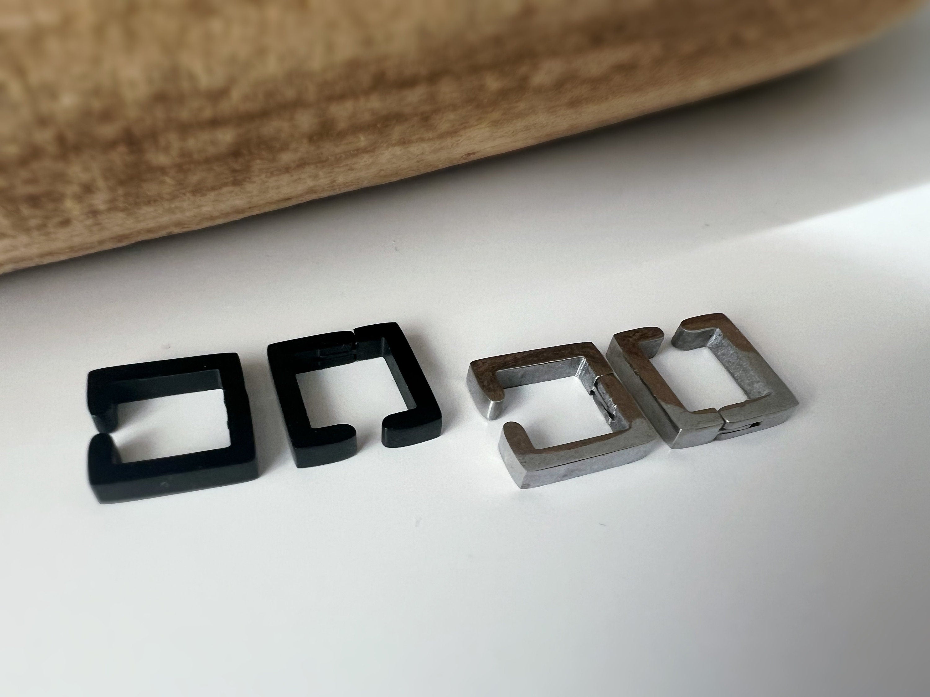 Boucles d'oreilles Rock CLIPS CLAMP carré Argent / Noir. clips d'oreilles pour Oreilles Non Percées. Bijoux quotidiens hommes femmes