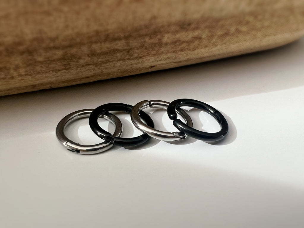 Rock Boucles d'oreille CLIPS Pince Anneaux couleur Argent/ Noir pour oreilles non percées. Hommes Femmes Créole cercle 18mm