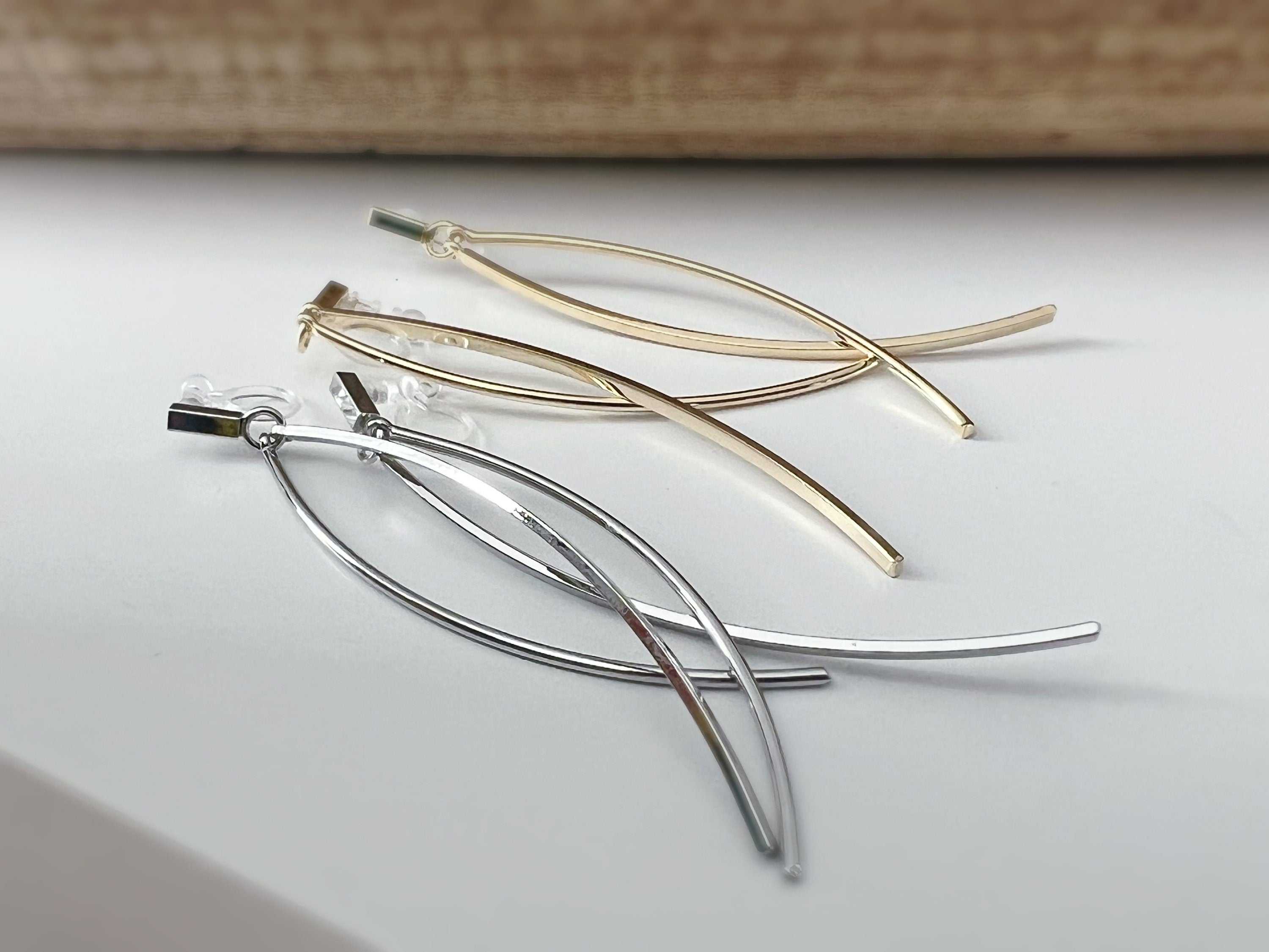Longues Boucles d'oreilles Clips INVISIBLES Mini rectangle avec Double barre pendantes Or/Argent. Clips d'oreilles confortable prêt à offrir