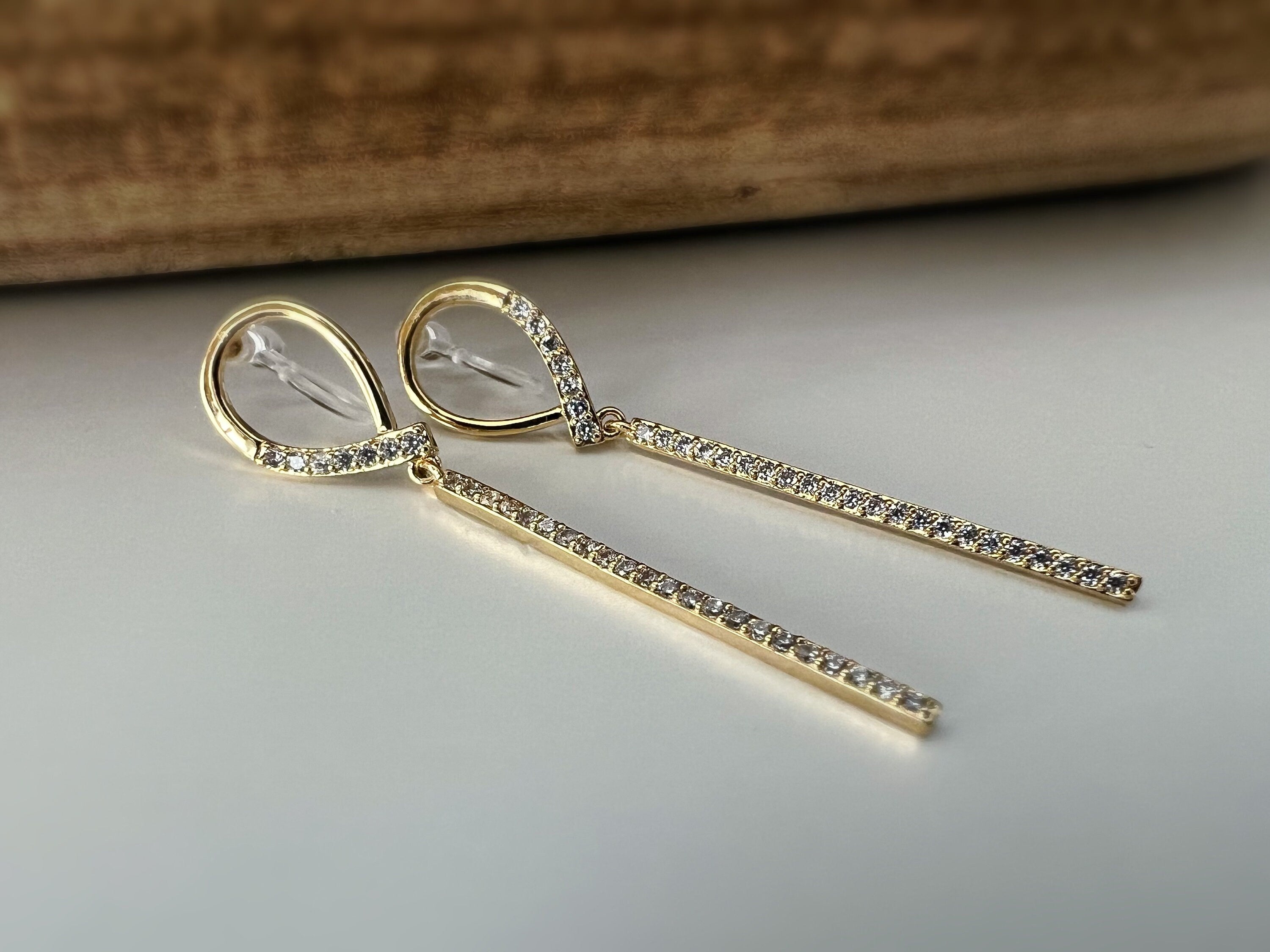 Long dangling ear clips lanyard Mini Zircon Bar, INVISIBLE Clip Earrings Gold Color. Daily jewelry.