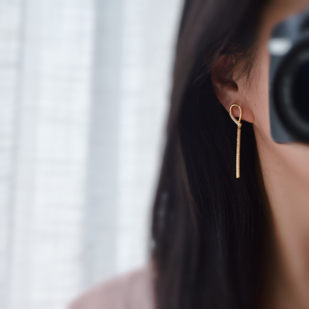 Long dangling ear clips lanyard Mini Zircon Bar, INVISIBLE Clip Earrings Gold Color. Daily jewelry.