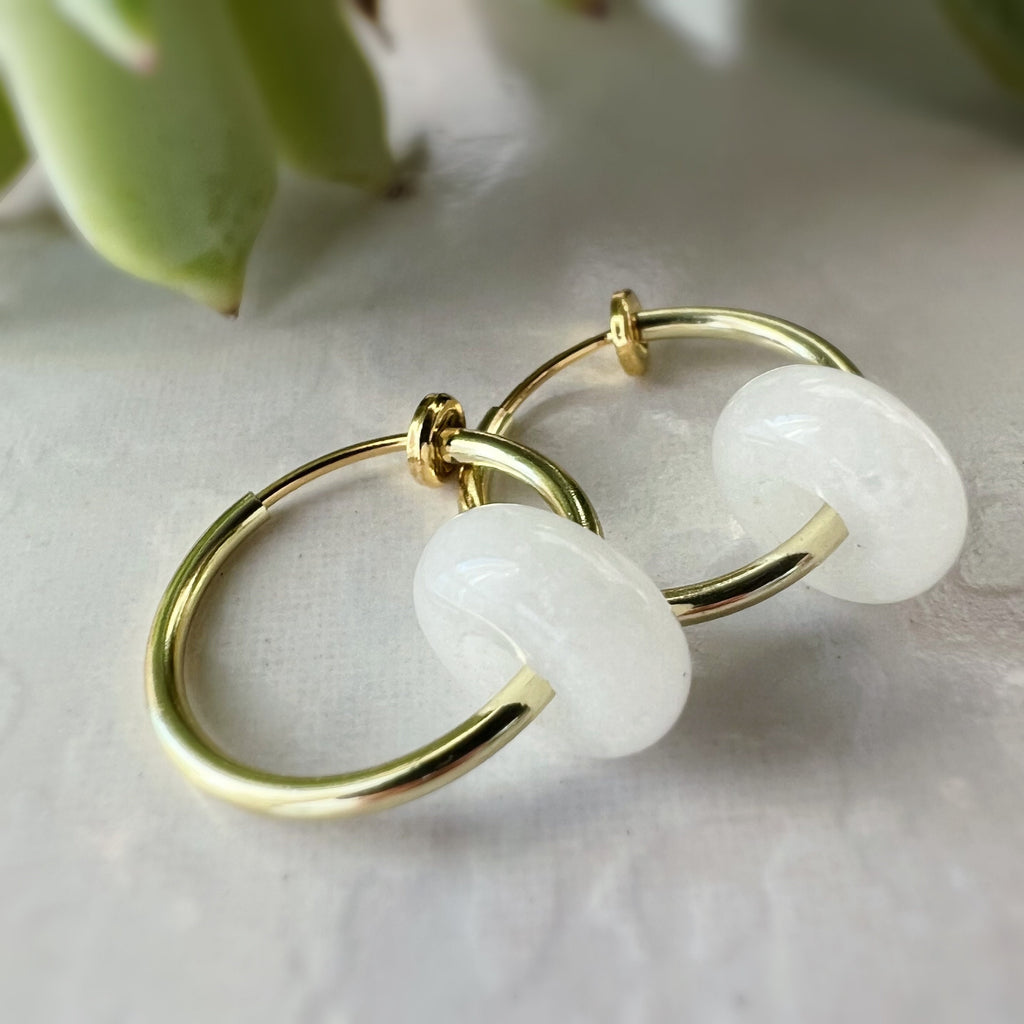 2 EN 1, Clips d'oreilles Anneaux Petit cercle de jade blanc. Créoles Clips 18mm Argent / Or. CLIPS confortable Oreilles non percées.