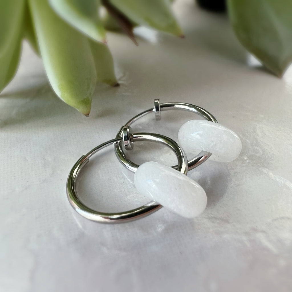 2 EN 1, Clips d'oreilles Anneaux Petit cercle de jade blanc. Créoles Clips 18mm Argent / Or. CLIPS confortable Oreilles non percées.