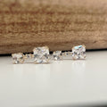 Clips d'oreilles invisibles Carré mini pierre zircon transparent. CLIPS confortable prêt à offrir