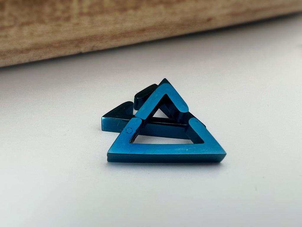 Boucles d'oreilles Rock CLIPS CLAMP anneaux Triangle Argent / Or/ Noir/ Bleu Clips pour Oreilles Non Percées Bijoux quotidiens hommes femmes