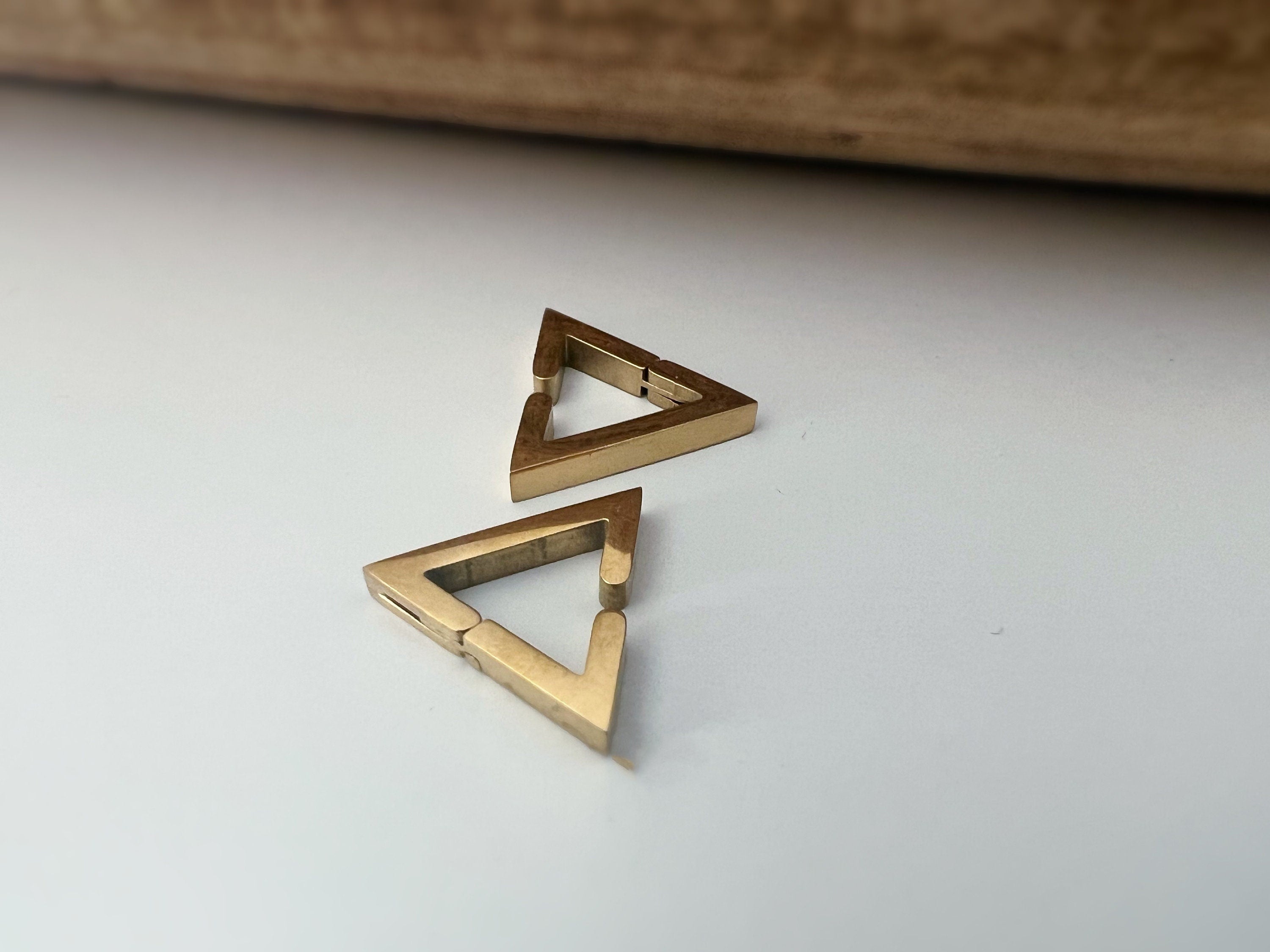 Boucles d'oreilles Rock CLIPS CLAMP anneaux Triangle Argent / Or/ Noir/ Bleu Clips pour Oreilles Non Percées Bijoux quotidiens hommes femmes