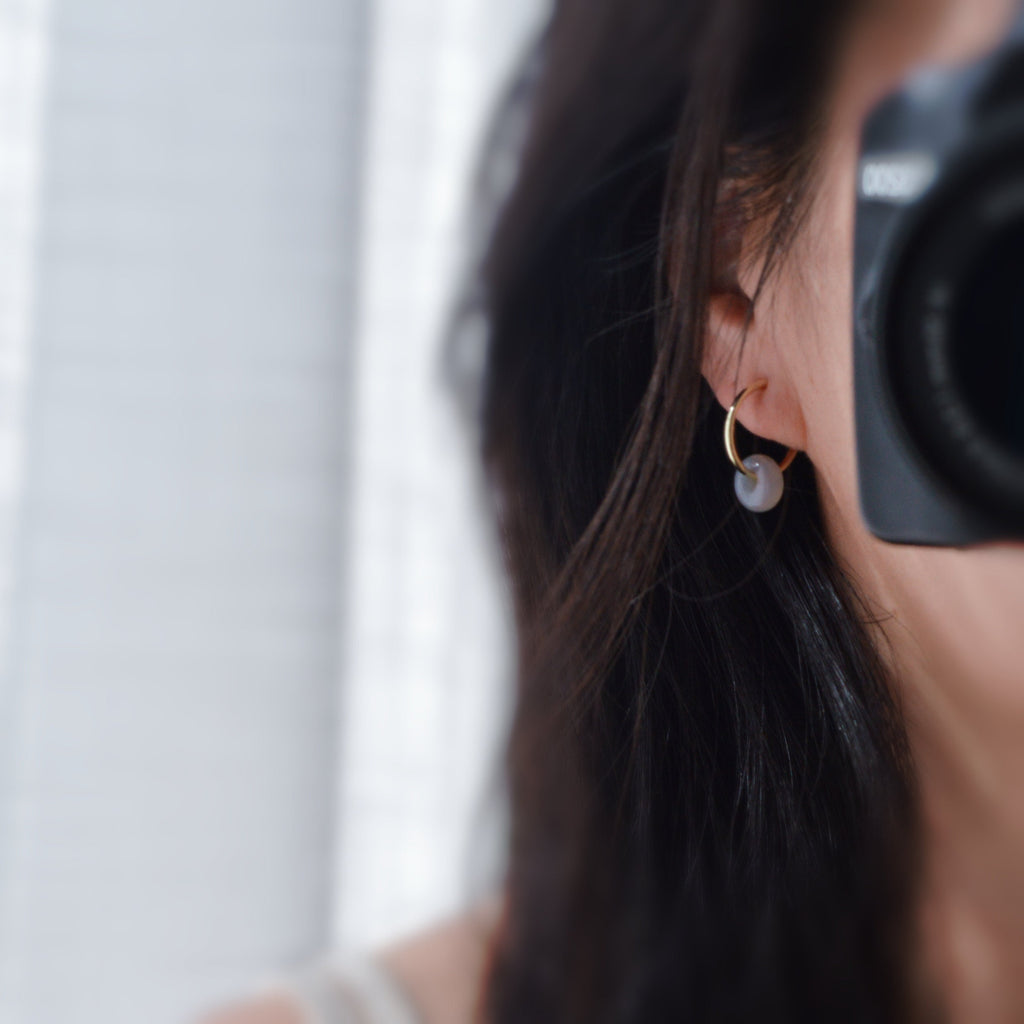 2 EN 1, Clips d'oreilles Anneaux Petit cercle agate grise. Créoles Clips 18mm Argent / Or. CLIPS confortable Oreilles non percées.