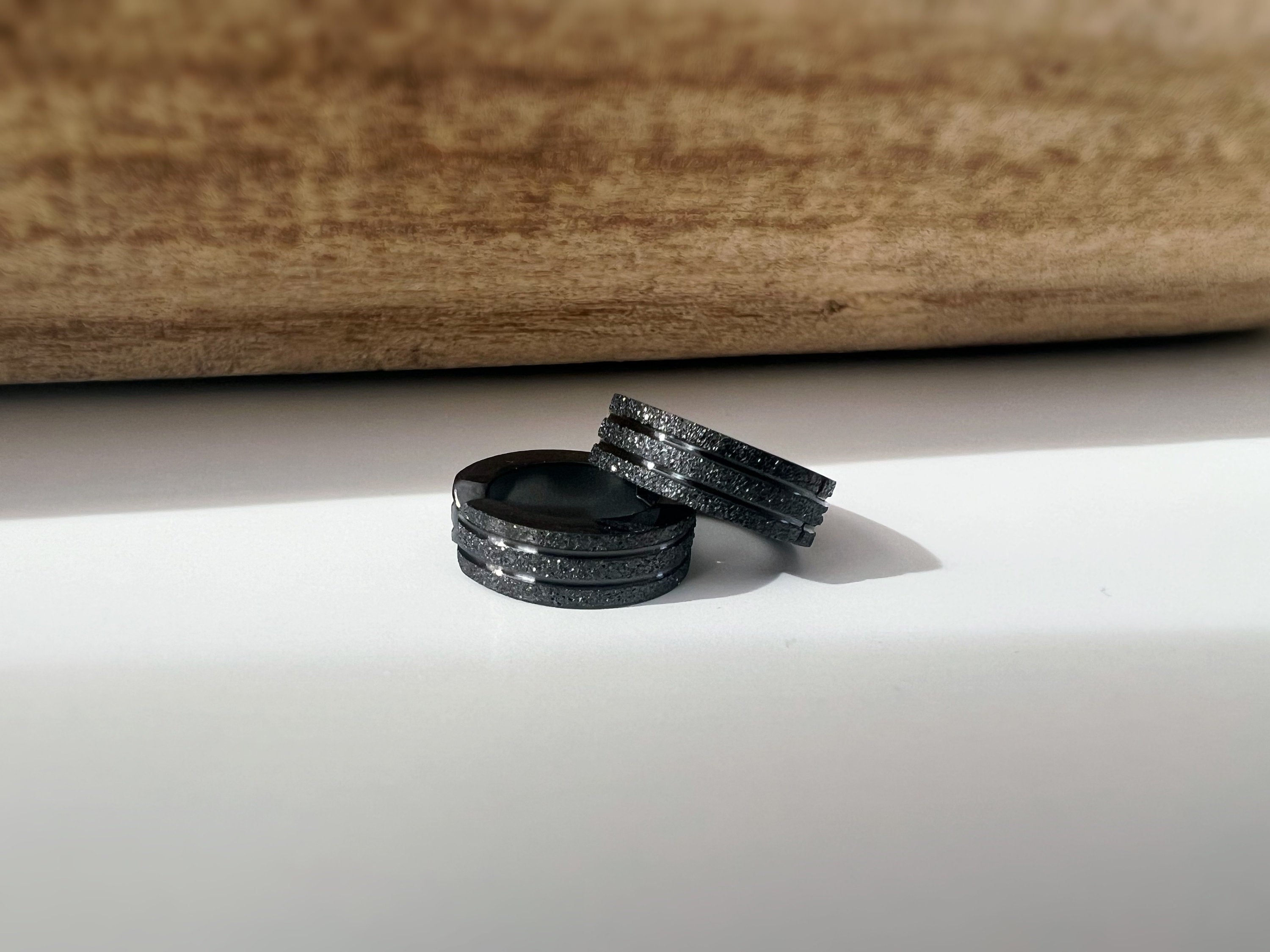 Rock CLIPS CLAMP earrings frosted silver / frosted black rings. Unpierced Ears. Daily Jewelry Men Women