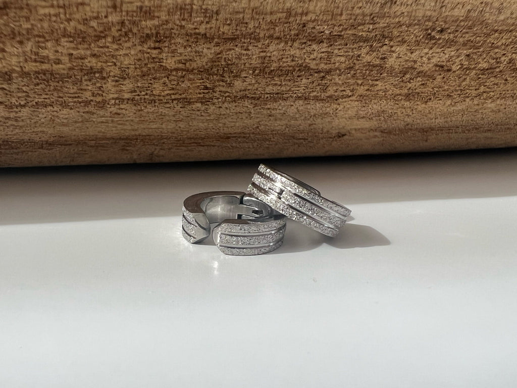 Rock CLIPS CLAMP earrings frosted silver / frosted black rings. Unpierced Ears. Daily Jewelry Men Women