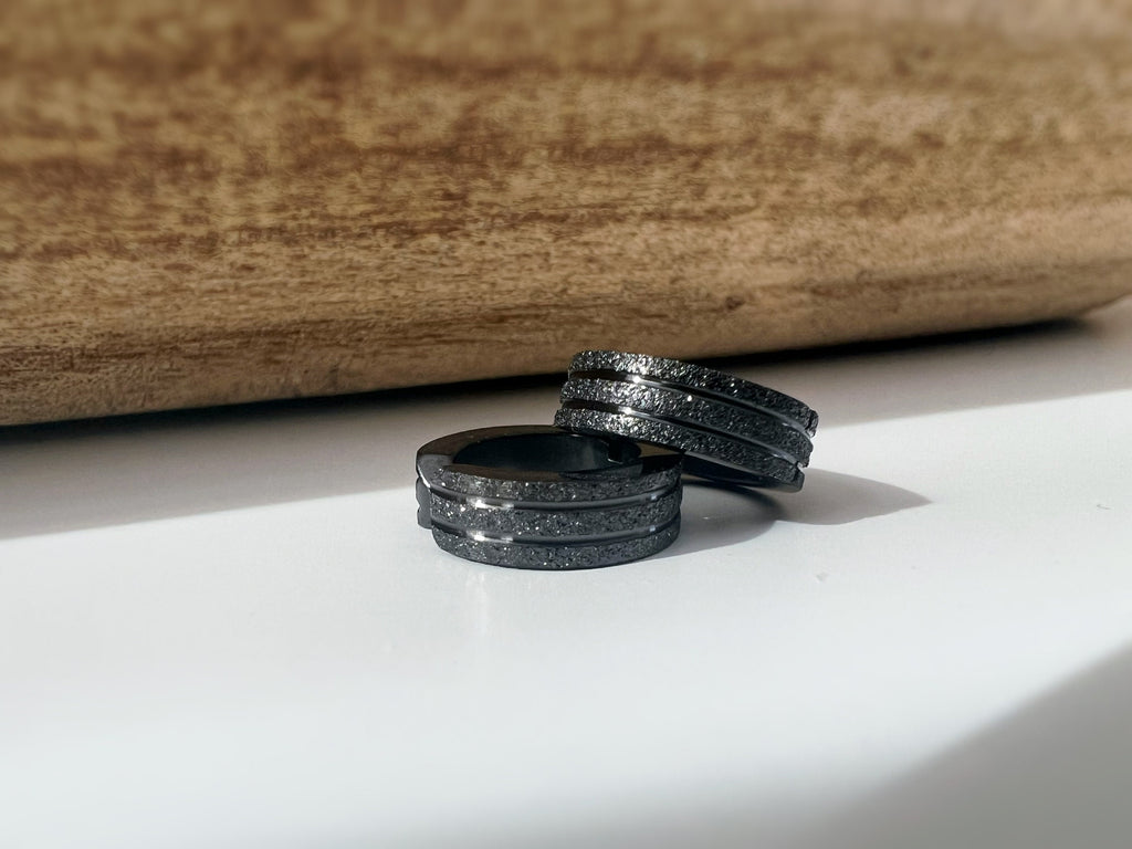 Rock CLIPS CLAMP earrings frosted silver / frosted black rings. Unpierced Ears. Daily Jewelry Men Women