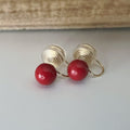 PAINLESS ! CLIPS U spiral earrings 8mm red pearl gold plated. Comfortable ear clips.
