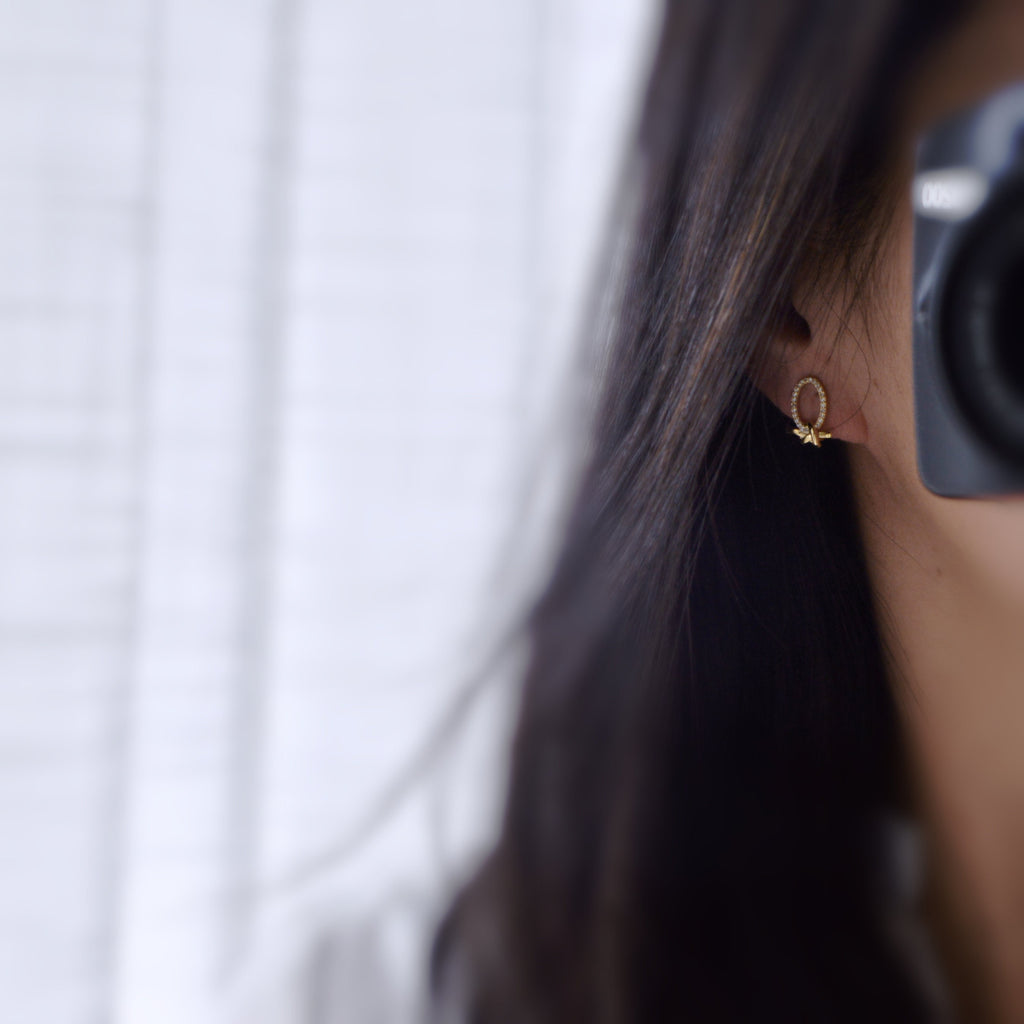 SANS DOULEUR ! Boucles d'oreilles CLIPS U nœud plaqué d'Or Ovale mini zircon. Clips d'oreilles confortable Boucles Délicates