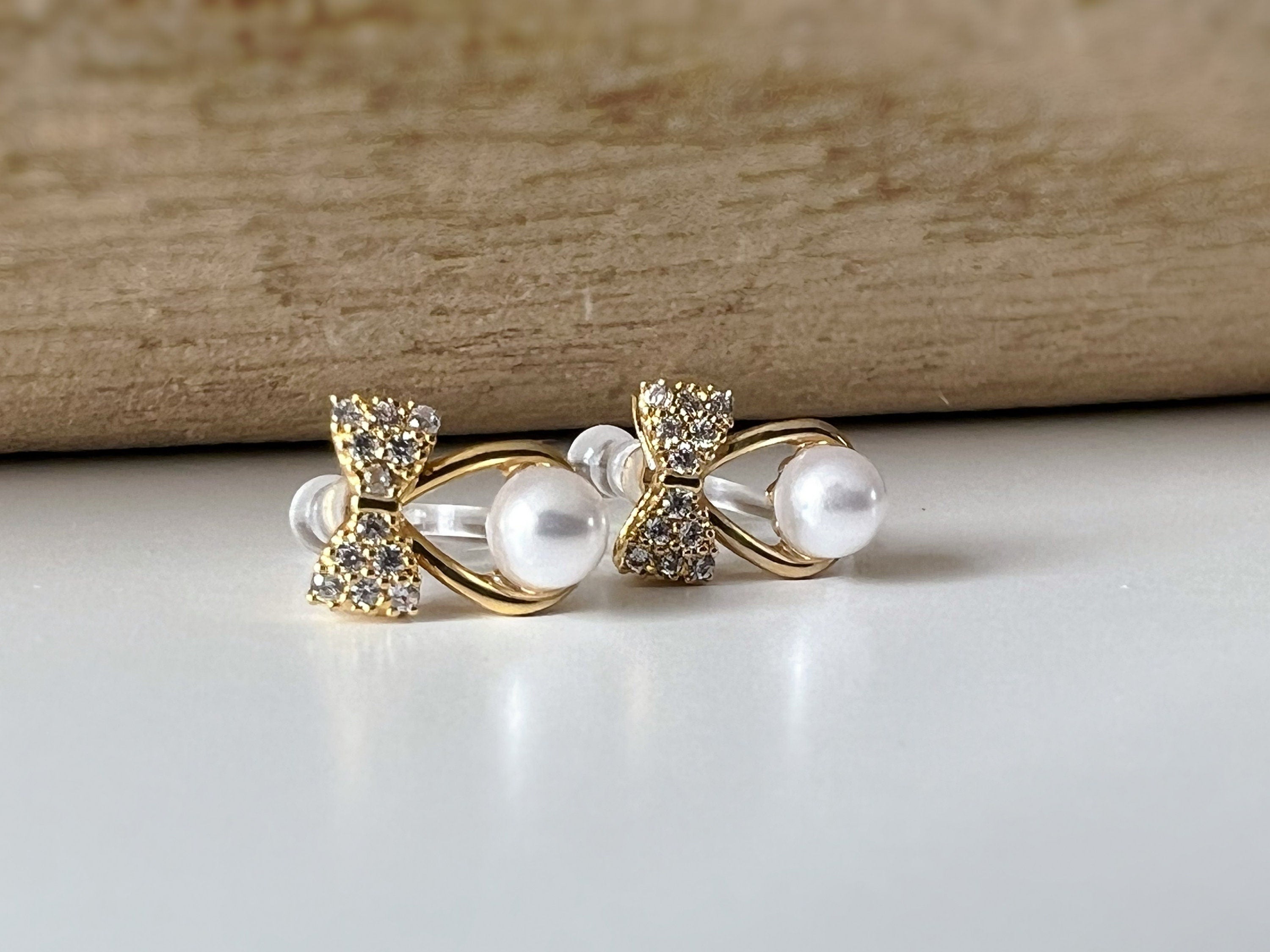 CLIPS d'oreilles invisibles, Mini Noeud de papillon zircon goutte d'eau perle blanche. Boucles d'oreilles délicat minimaliste, prêt à offrir