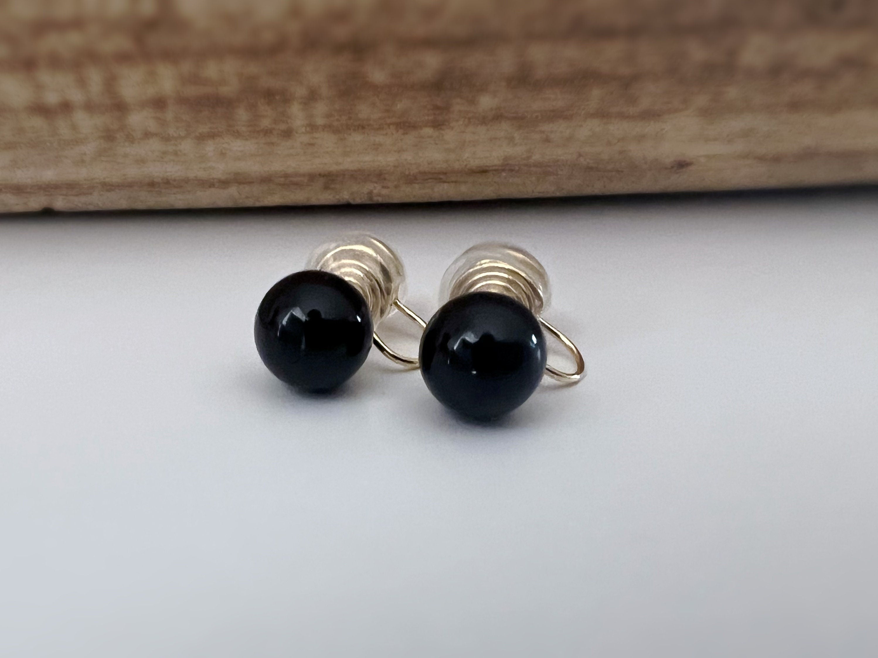 SANS DOULEUR ! Boucles d'oreilles CLIPS U spirale Perle Noir 8mm/ 10mm plaqué d'Or. Clips d'oreilles confortable.