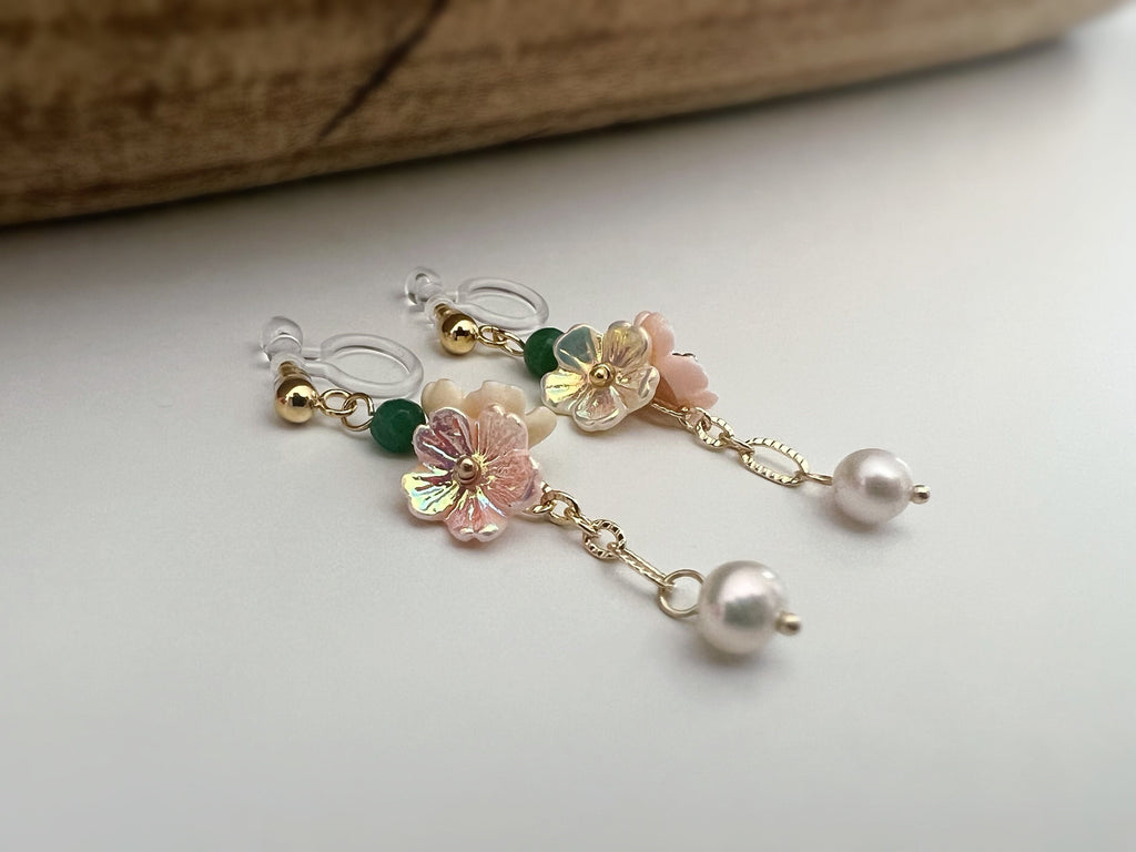 Boucles d'oreilles Clips INVISIBLES pendantes Chaîne or, Mini Perles facettes vert. Double fleurs rose saumon blanc crème Perle d'eau douce