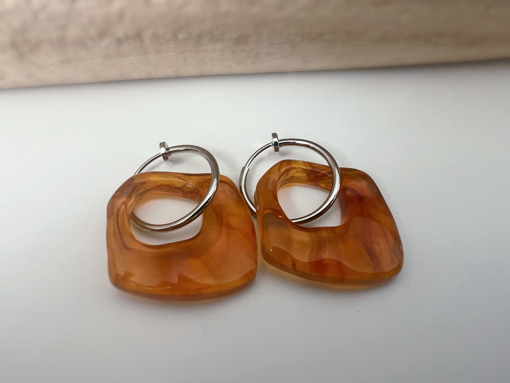 2 EN 1, Clips d'oreilles Anneaux Grand cercle Acétate Marron. Créoles Clips 18mm Argent / Or. CLIPS confortable Oreilles non percées.