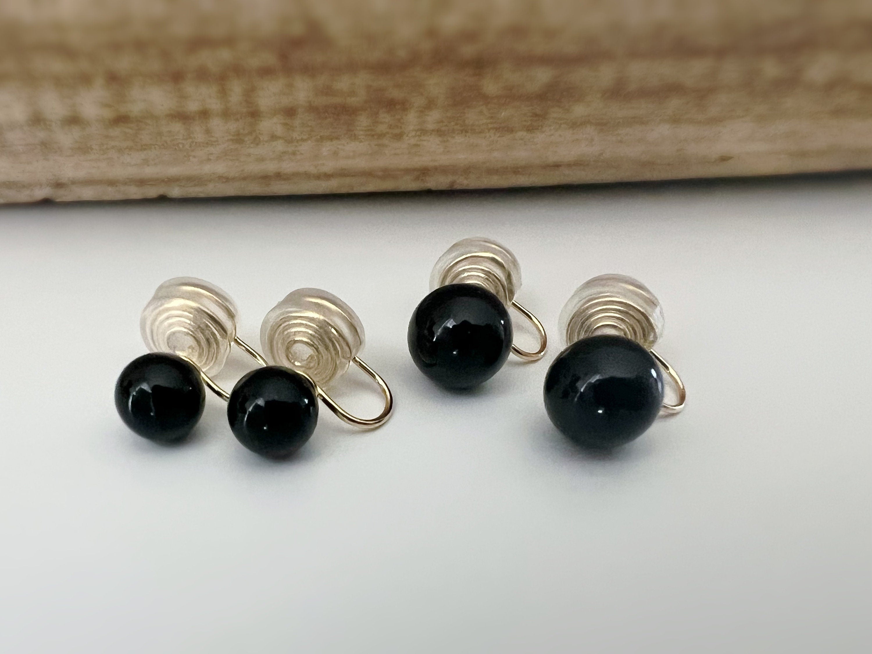 SANS DOULEUR ! Boucles d'oreilles CLIPS U spirale Perle Noir 8mm/ 10mm plaqué d'Or. Clips d'oreilles confortable.