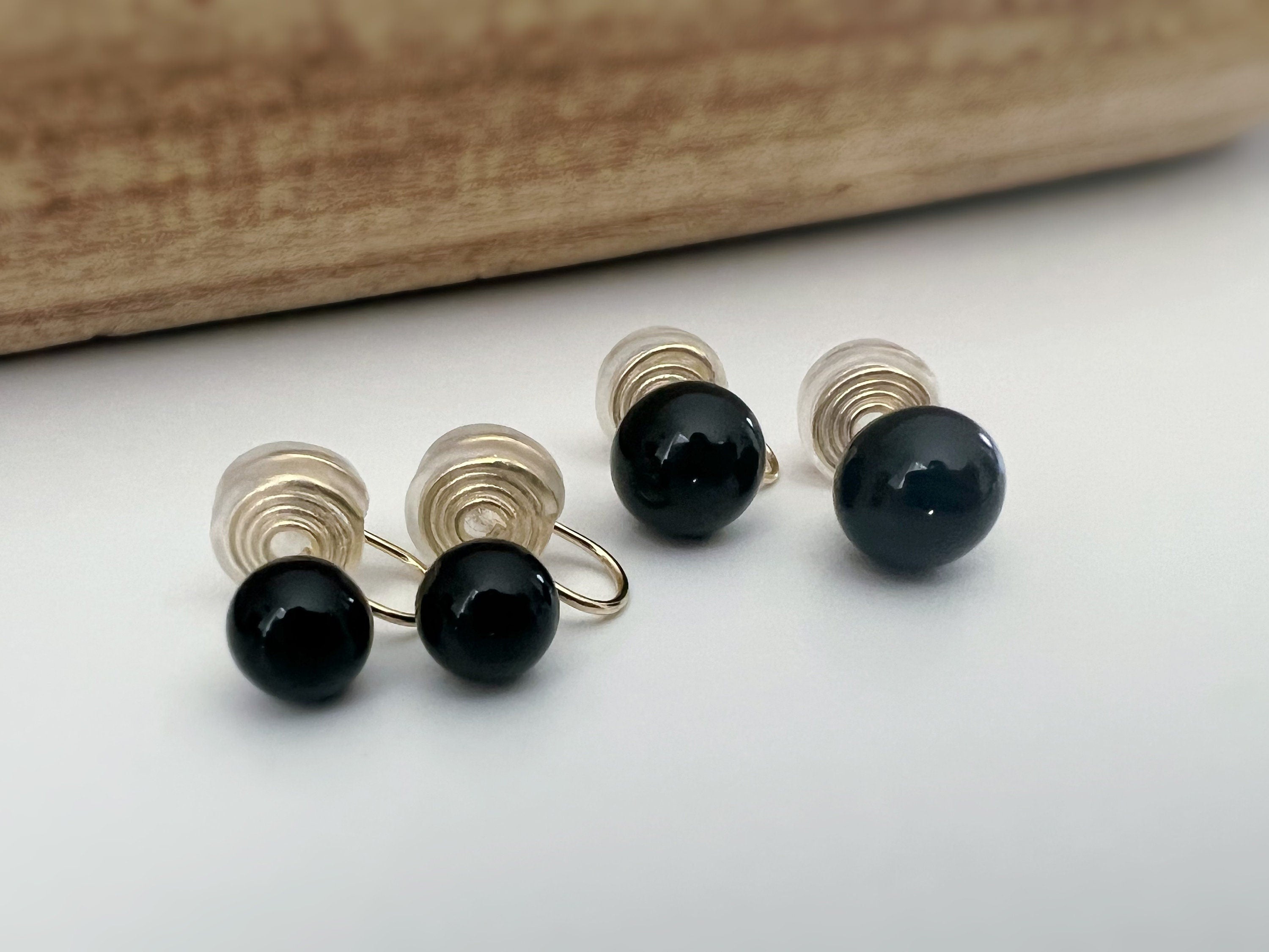 SANS DOULEUR ! Boucles d'oreilles CLIPS U spirale Perle Noir 8mm/ 10mm plaqué d'Or. Clips d'oreilles confortable.