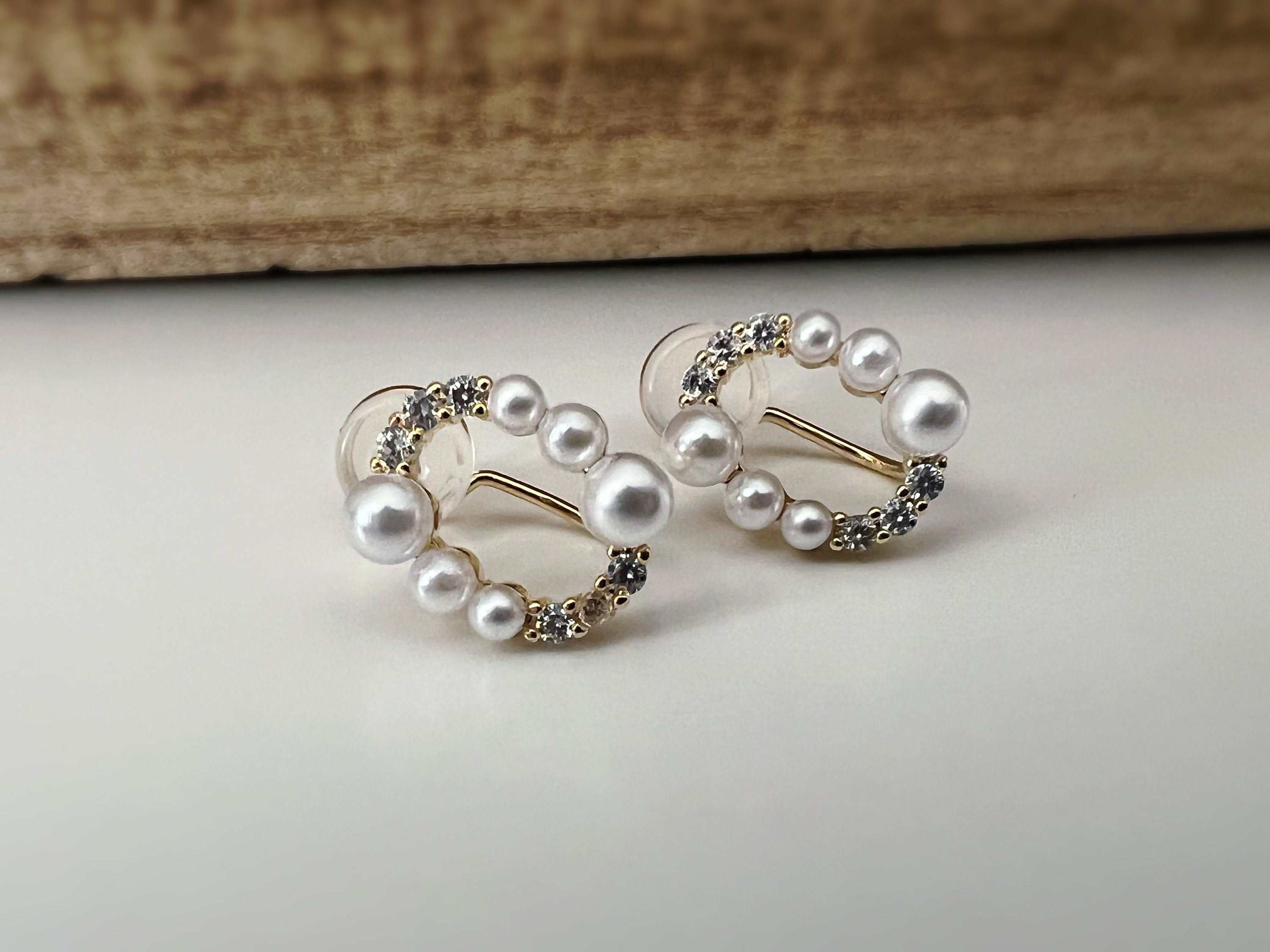 PAINLESS ! CLIPS U earrings gold plated Oval mini white pearls and zircon. Comfortable Delicate Ear Clips