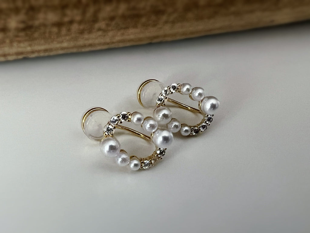 PAINLESS ! CLIPS U earrings gold plated Oval mini white pearls and zircon. Comfortable Delicate Ear Clips