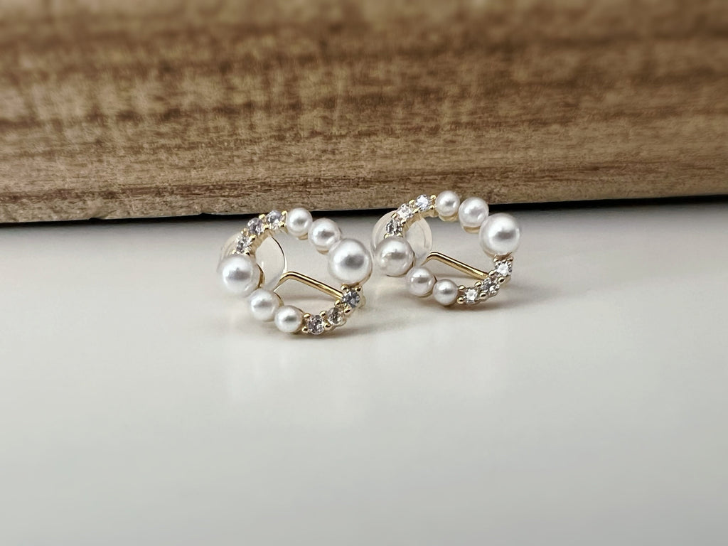 PAINLESS ! CLIPS U earrings gold plated Oval mini white pearls and zircon. Comfortable Delicate Ear Clips