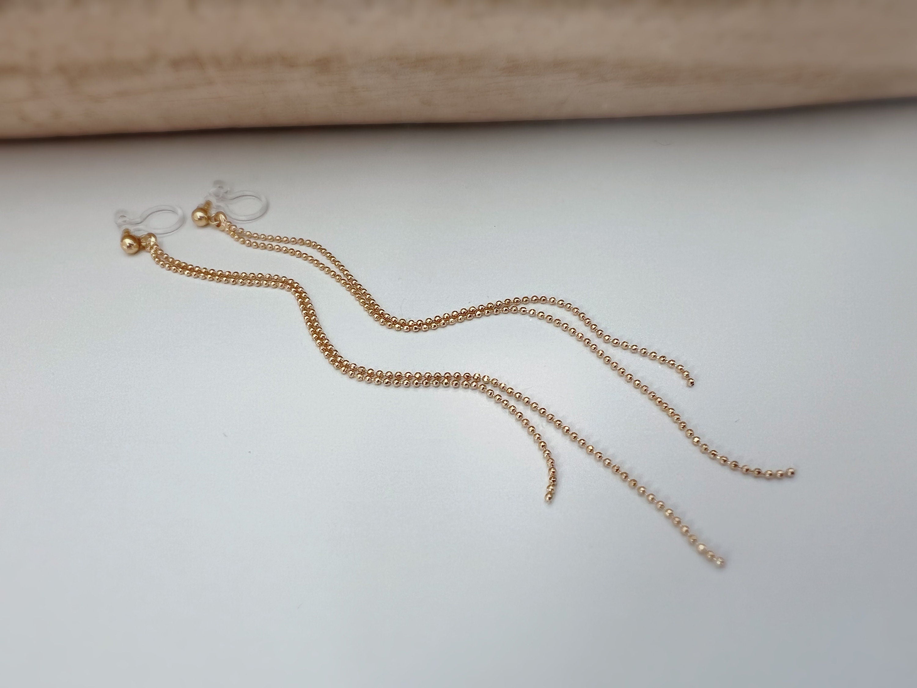 Longues Boucles d'oreilles CLIPS INVISIBLE Double Chaine mini perles tassel Or. Clip d'oreilles chaîne confortable pour oreilles non percées