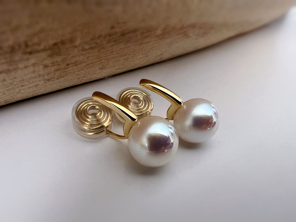 SANS DOULEUR ! Boucles d'oreilles CLIPS U spirale plaqué d'Or Perle blanche 10mm Barre Or. Clips d'oreilles confortable.