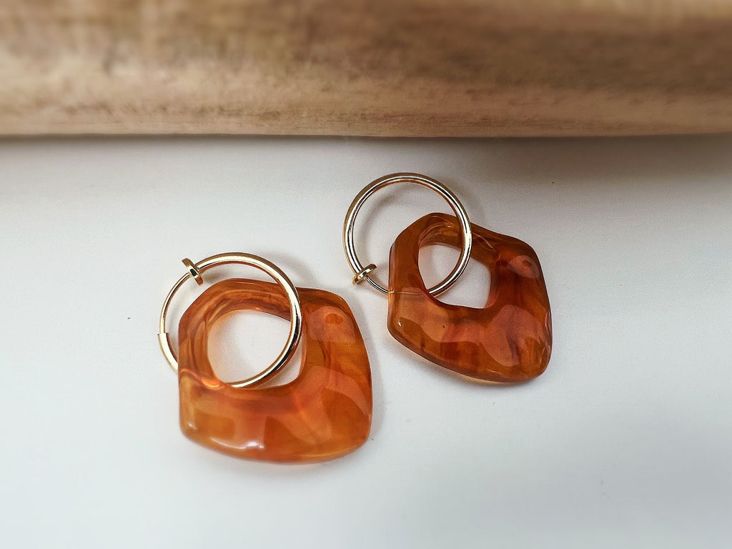 2 EN 1, Clips d'oreilles Anneaux Grand cercle Acétate Marron. Créoles Clips 18mm Argent / Or. CLIPS confortable Oreilles non percées.